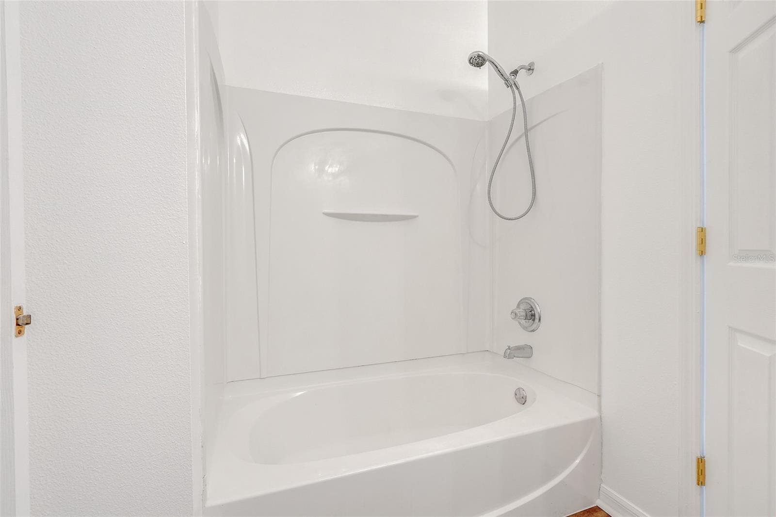 HALLWAY BATHROOM - 1141 GREENLEY AVE, GROVELAND