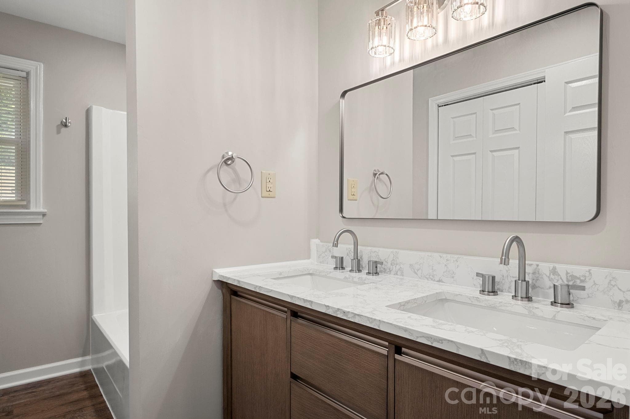 Hallway Full Bath with double sinks - 322 Holland Circle, Statesville