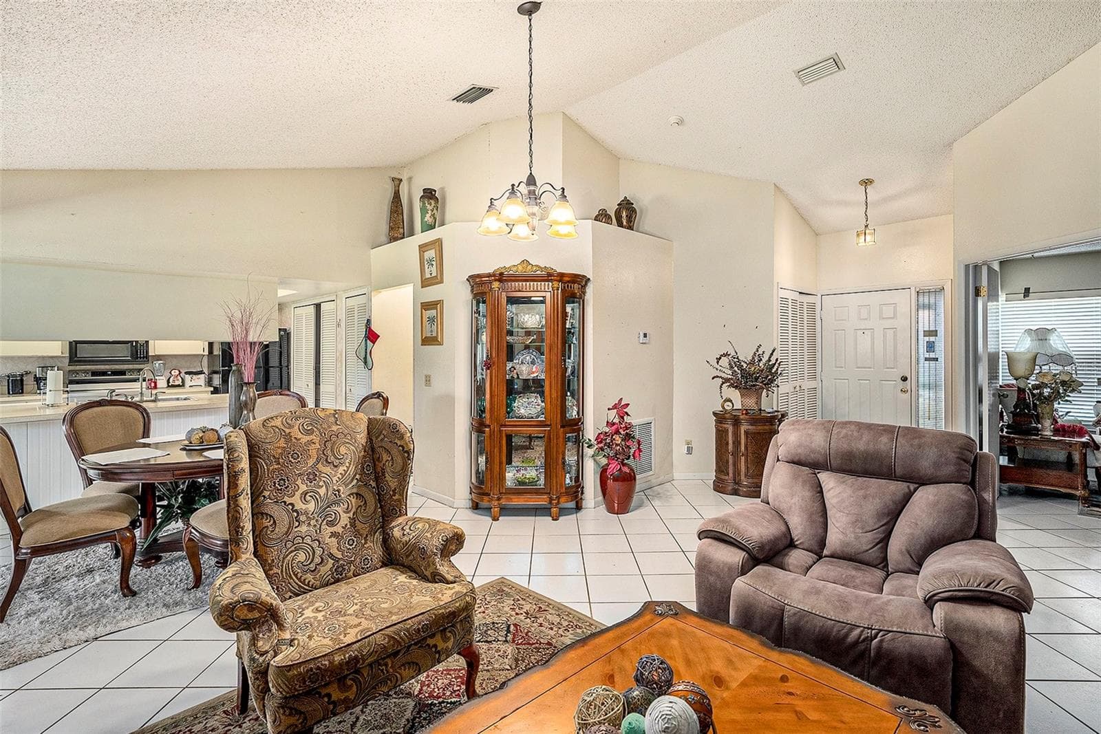 Single Family Residence at 1606 DUSTY ROSE LN, BRANDON, photo 3 of 29
