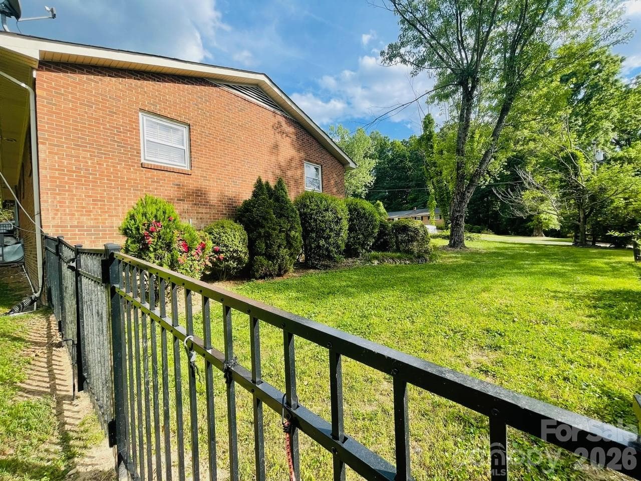 Side Yard - 348 Random Drive, New London
