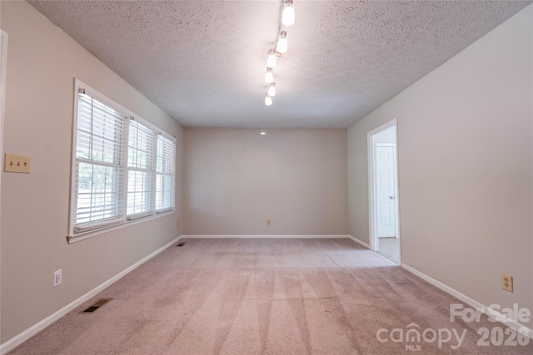 Living Room - 111 Harbor Point Drive, Cherryville