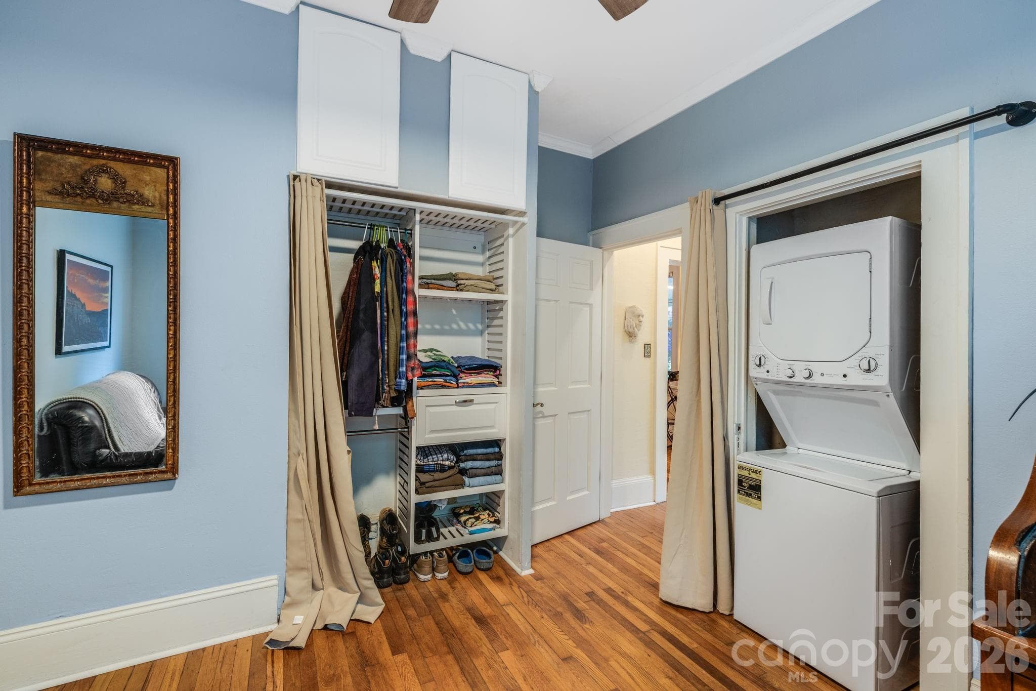 Main level flex room with washer & dryer - Asheville