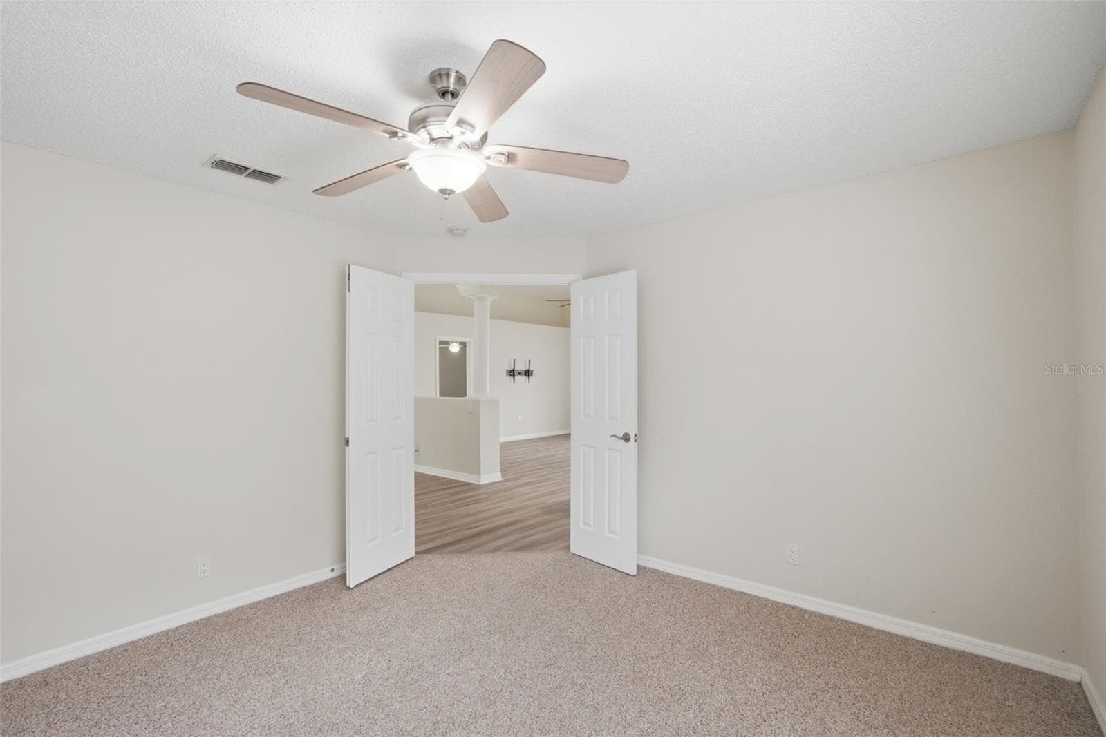 Single Family Residence at 553 MAIDENHAIR CT, ORANGE CITY, photo 18 of 35