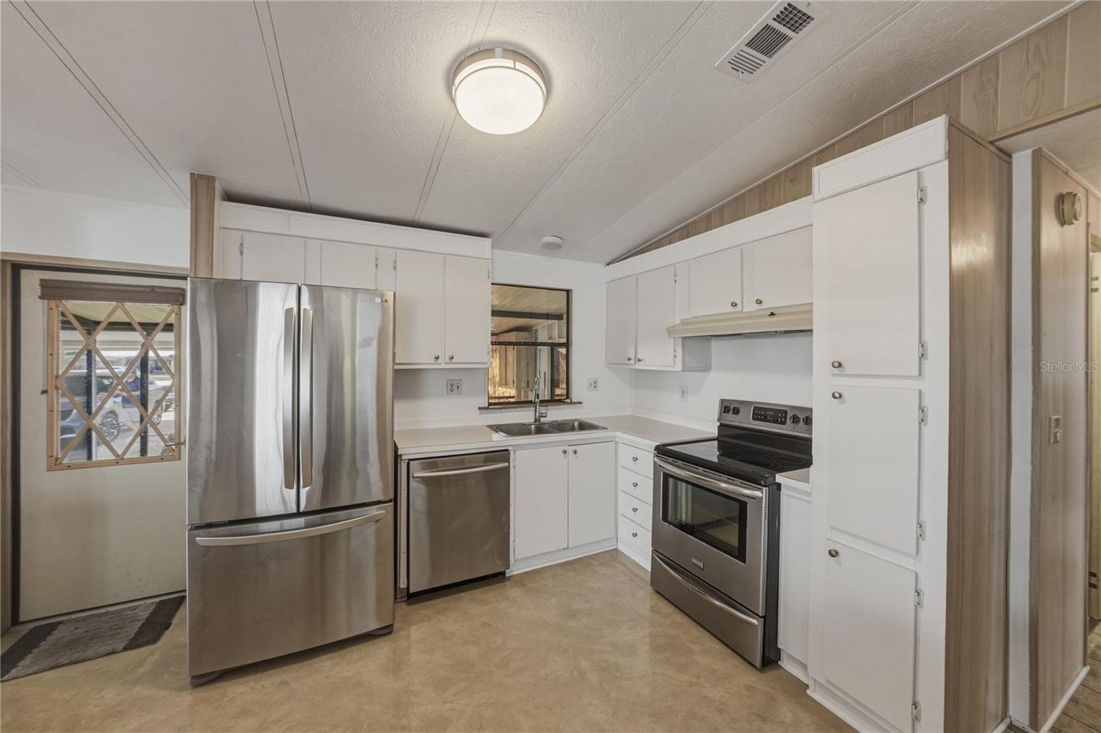 Manufactured Home at 3201 HIDDEN LAKE DR, WESLEY CHAPEL, photo 18 of 58