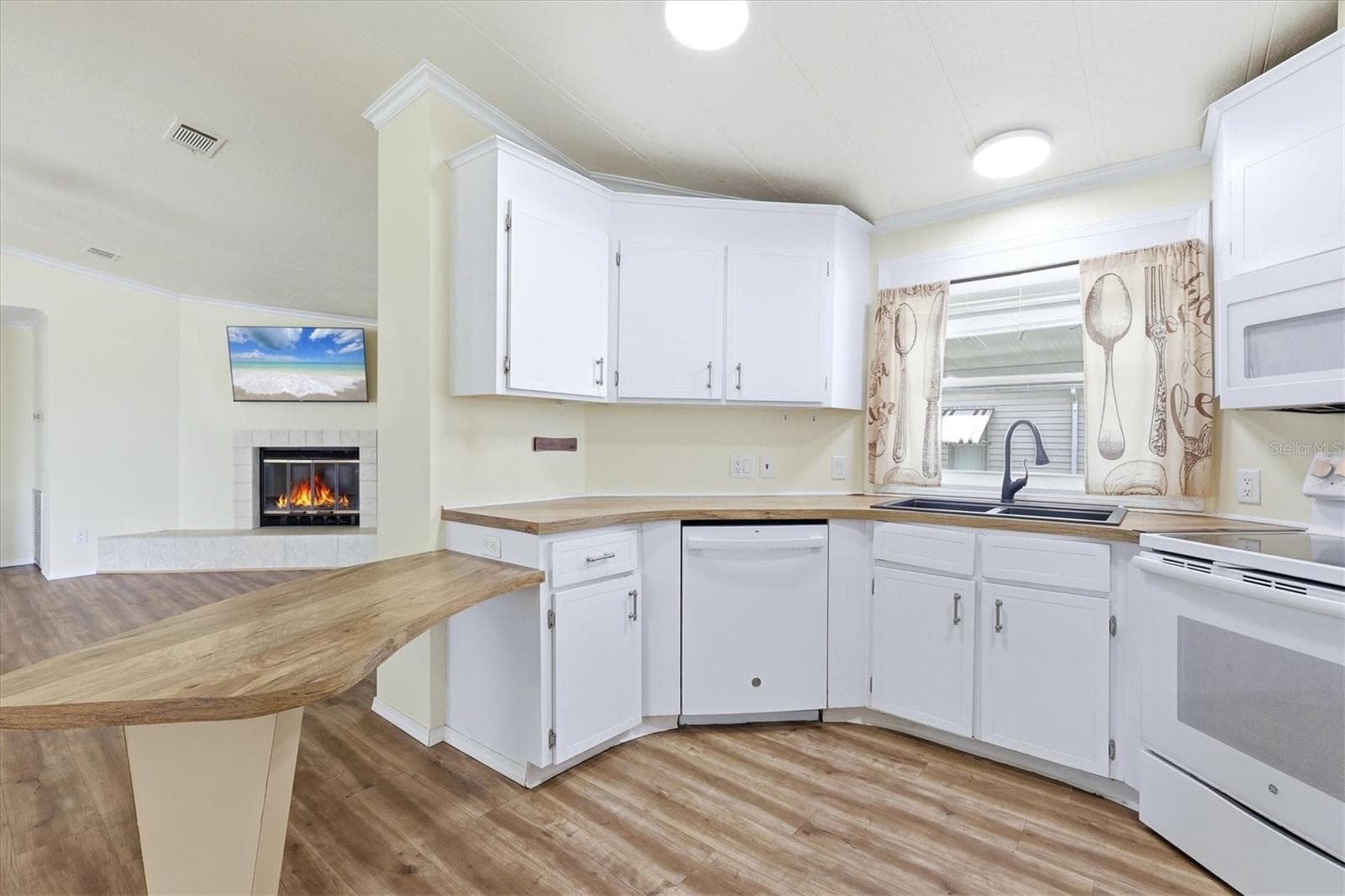 Kitchen - 4308 13TH ST E, ELLENTON