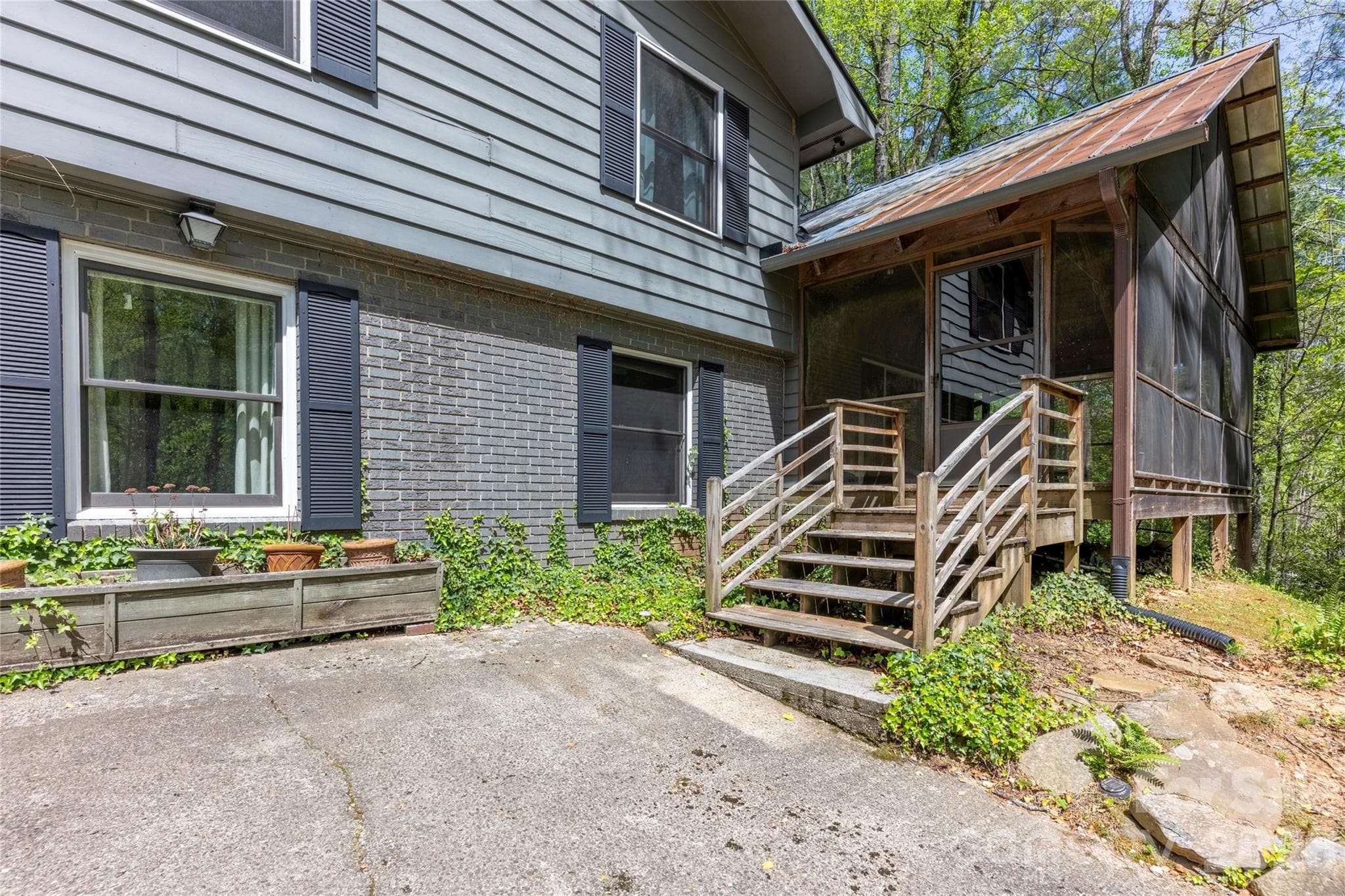Single Family Residence at 138 Stillwagon Lane, Cedar Mountain, photo 2 of 51
