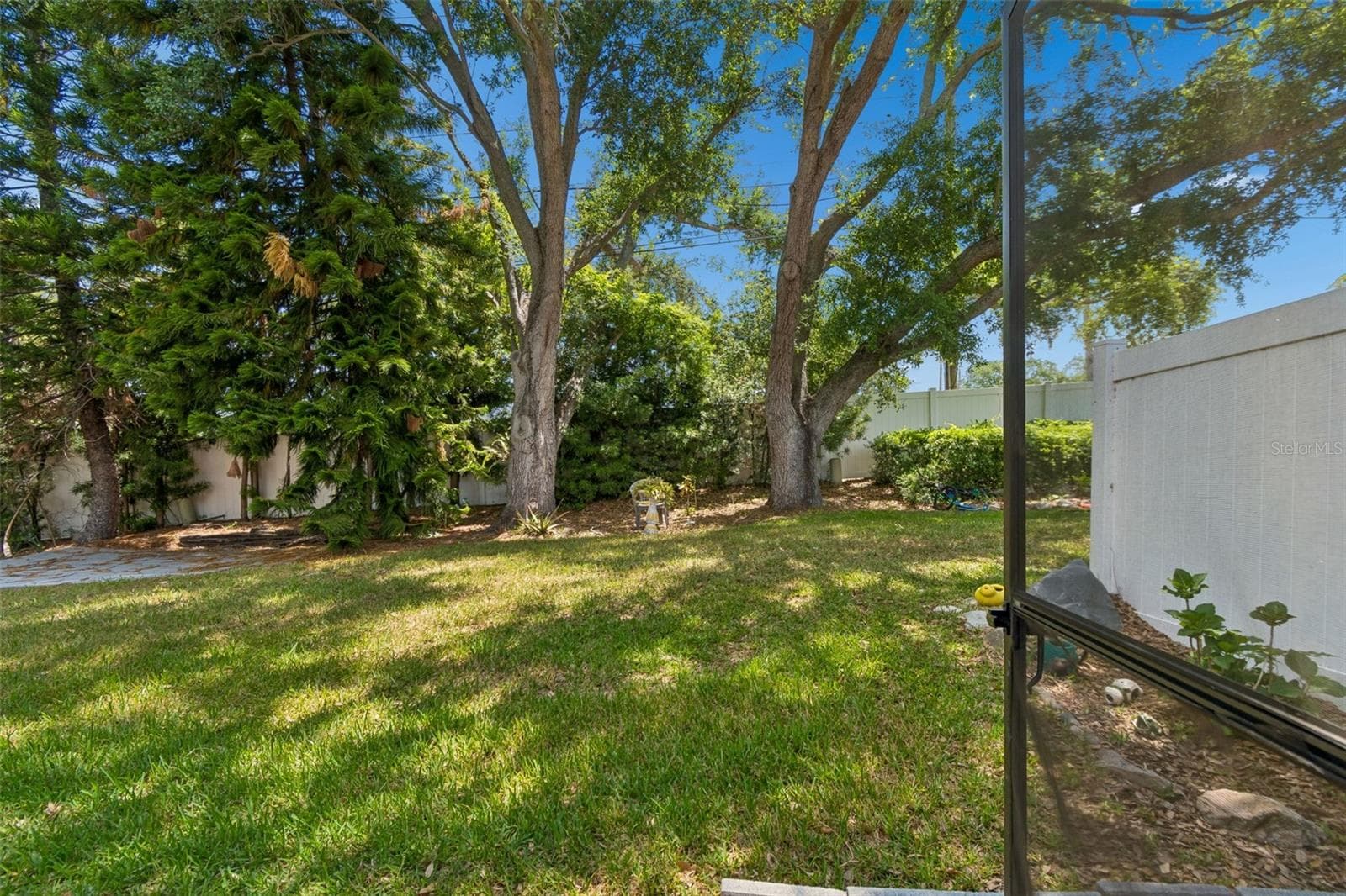 Townhouse at 1319 ABBEY CRESCENT LN, CLEARWATER, photo 49 of 52