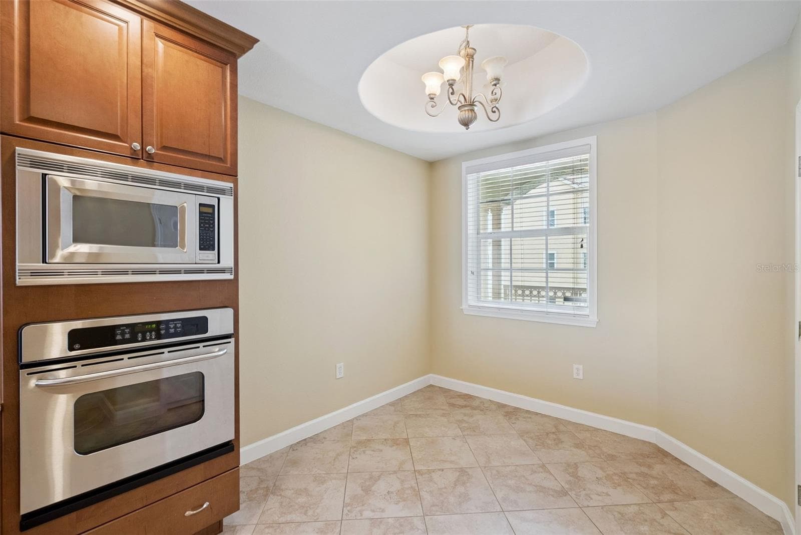 Kitchen with pantry and dinette area - 8743 THE ESPLANADE #34, ORLANDO