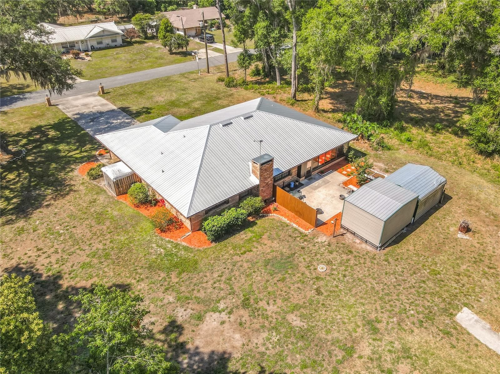 Spacious yard for this gorgeous home and outbuildings. - 17819 PALM ST, UMATILLA