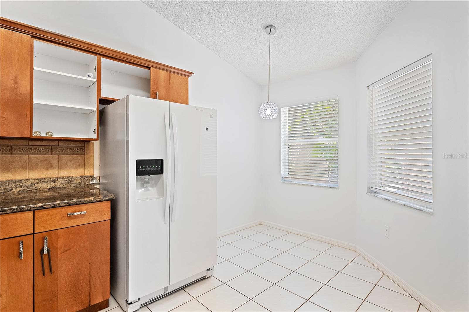 Eating space in kitchen - 5647 MONTE ROSSO RD, SARASOTA