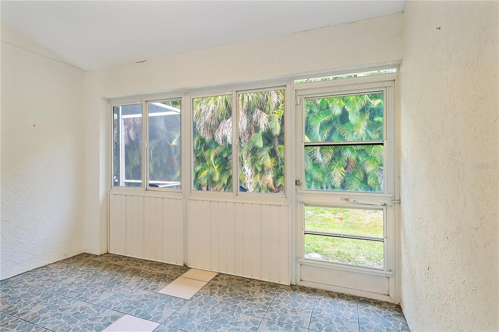 Florida room - 5647 MONTE ROSSO RD, SARASOTA