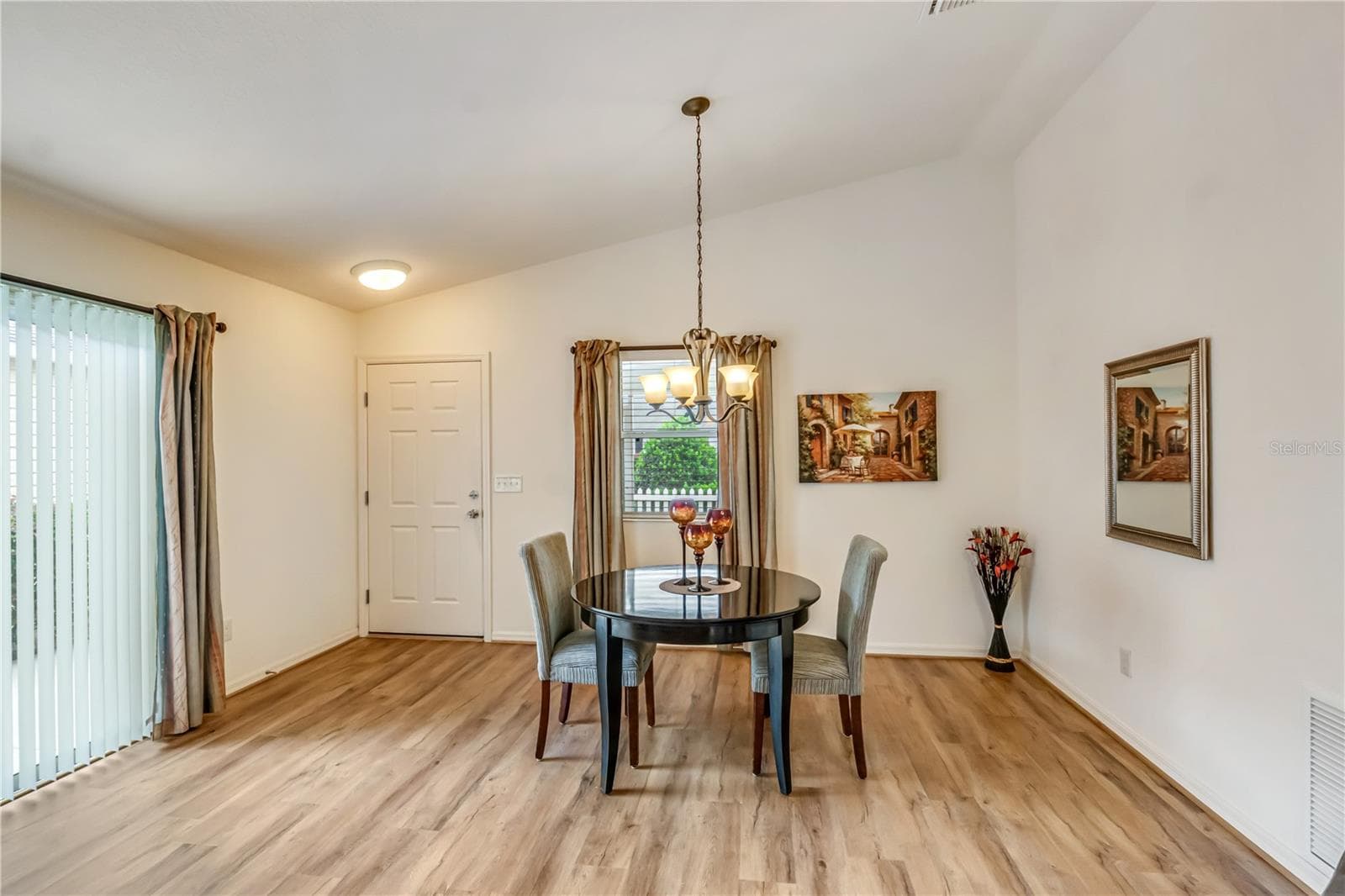 Villa at 1806 QUEENSBURY TER, THE VILLAGES, photo 6 of 28