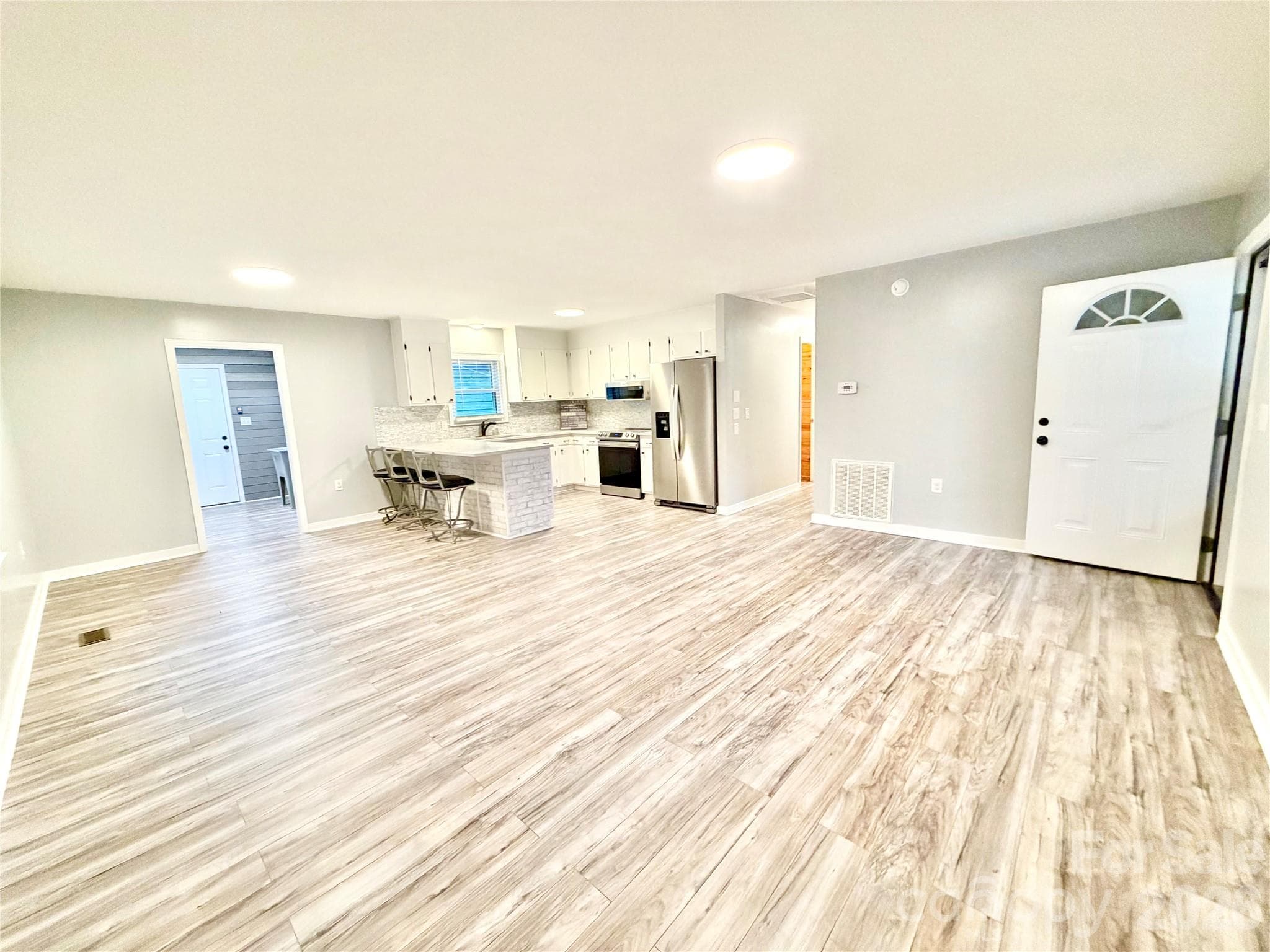 Single Family Residence at 1586 Kenlane Drive, Hickory, photo 6 of 24