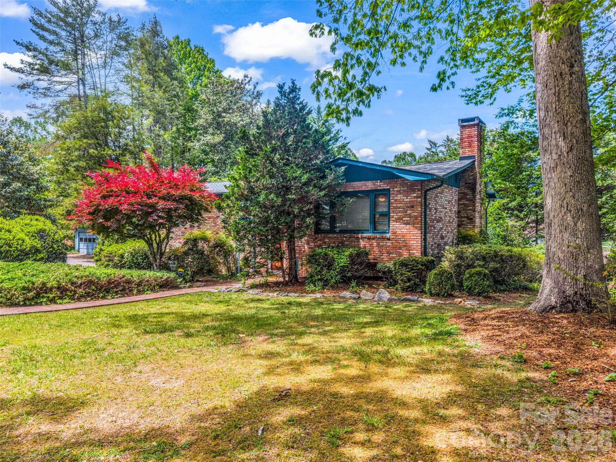 Single Family Residence at 122 W Sweetbriar Lane, Etowah, photo 2 of 47