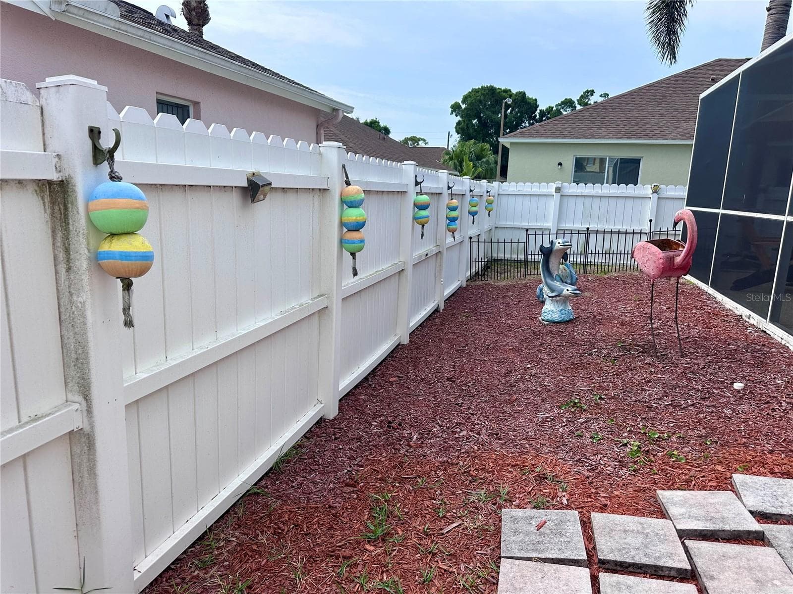 Maintenance free side yard - 10632 LAKE VISTA DR, SEMINOLE