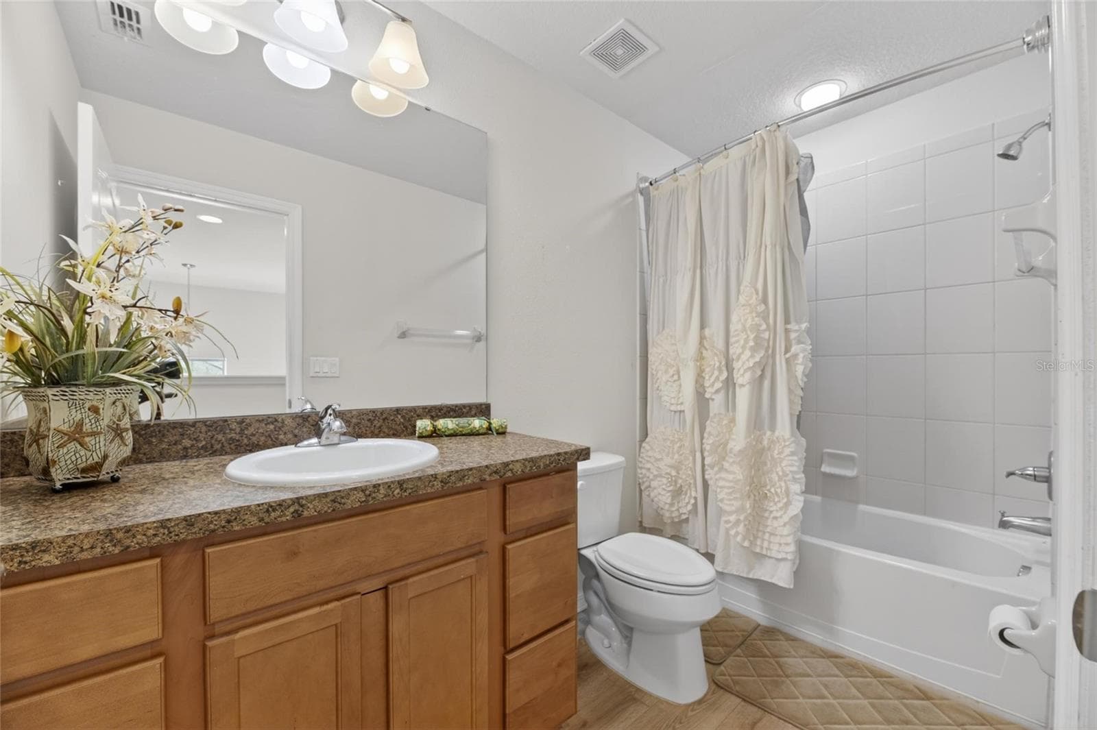Second bathroom - 2130 BROADWAY VIEW AVE, BRANDON