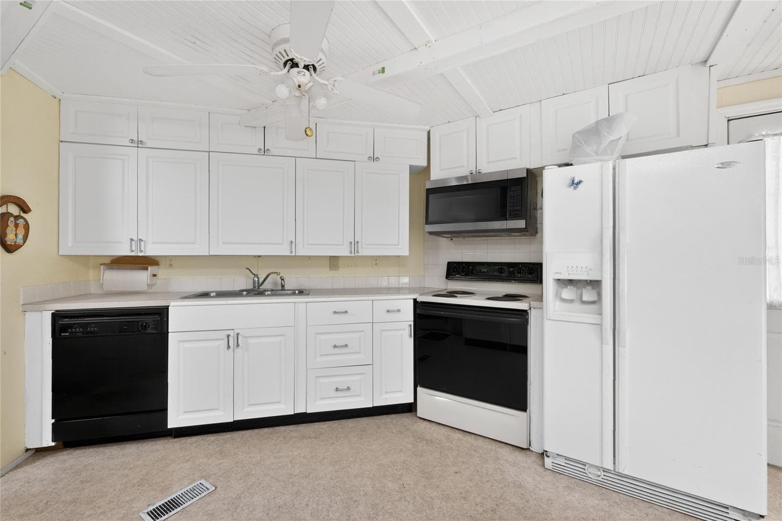 Raised face cabinetry... - 1380 SEAGULL DR, ENGLEWOOD
