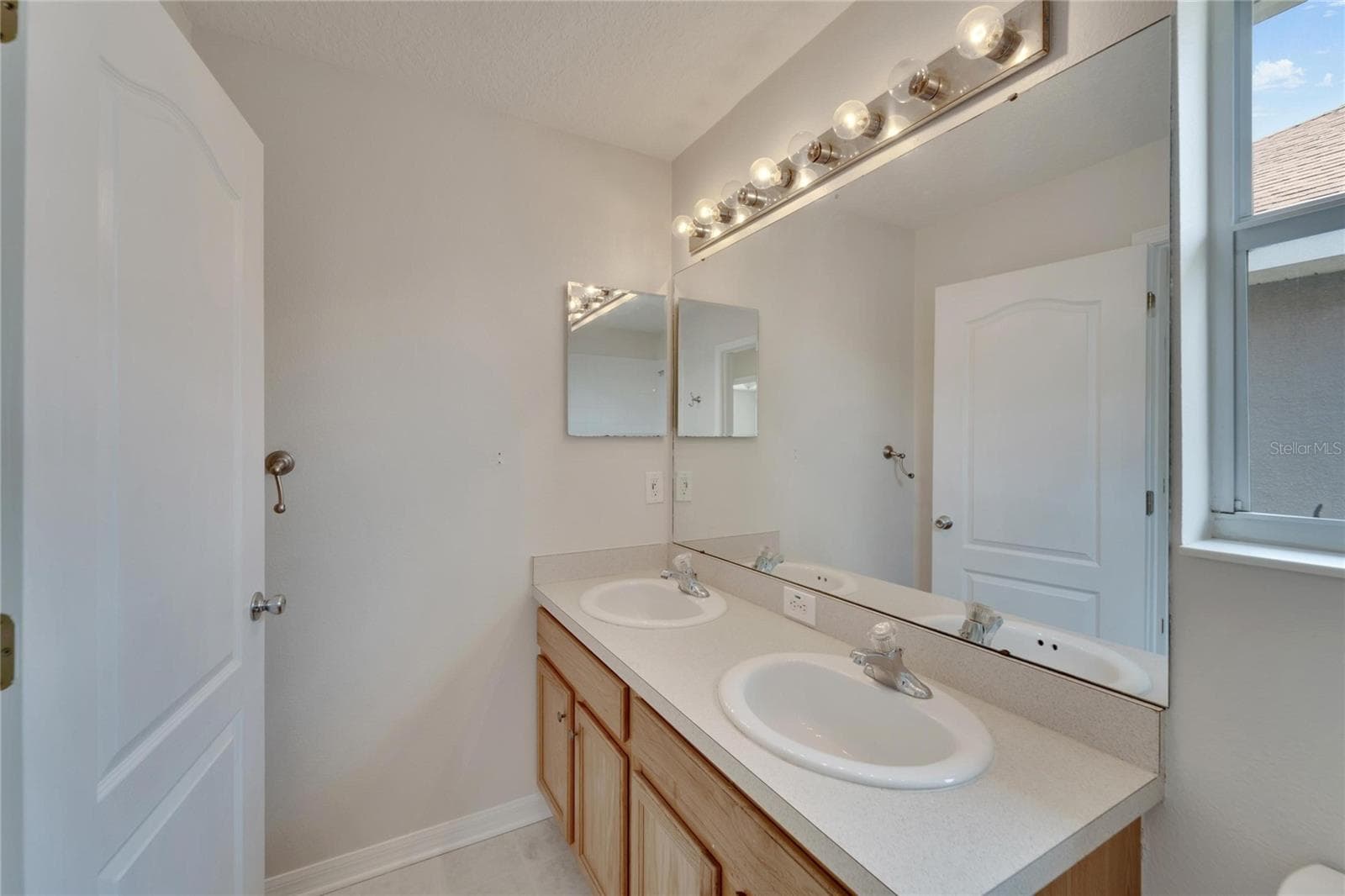 Single Family Residence at 411 DURHAM SHORE CT, APOLLO BEACH, photo 55 of 67