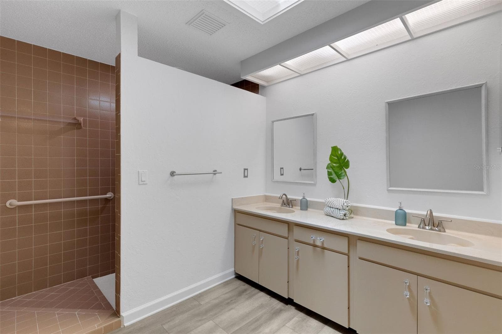 primary bath - 4418 LA JOLLA DR, BRADENTON