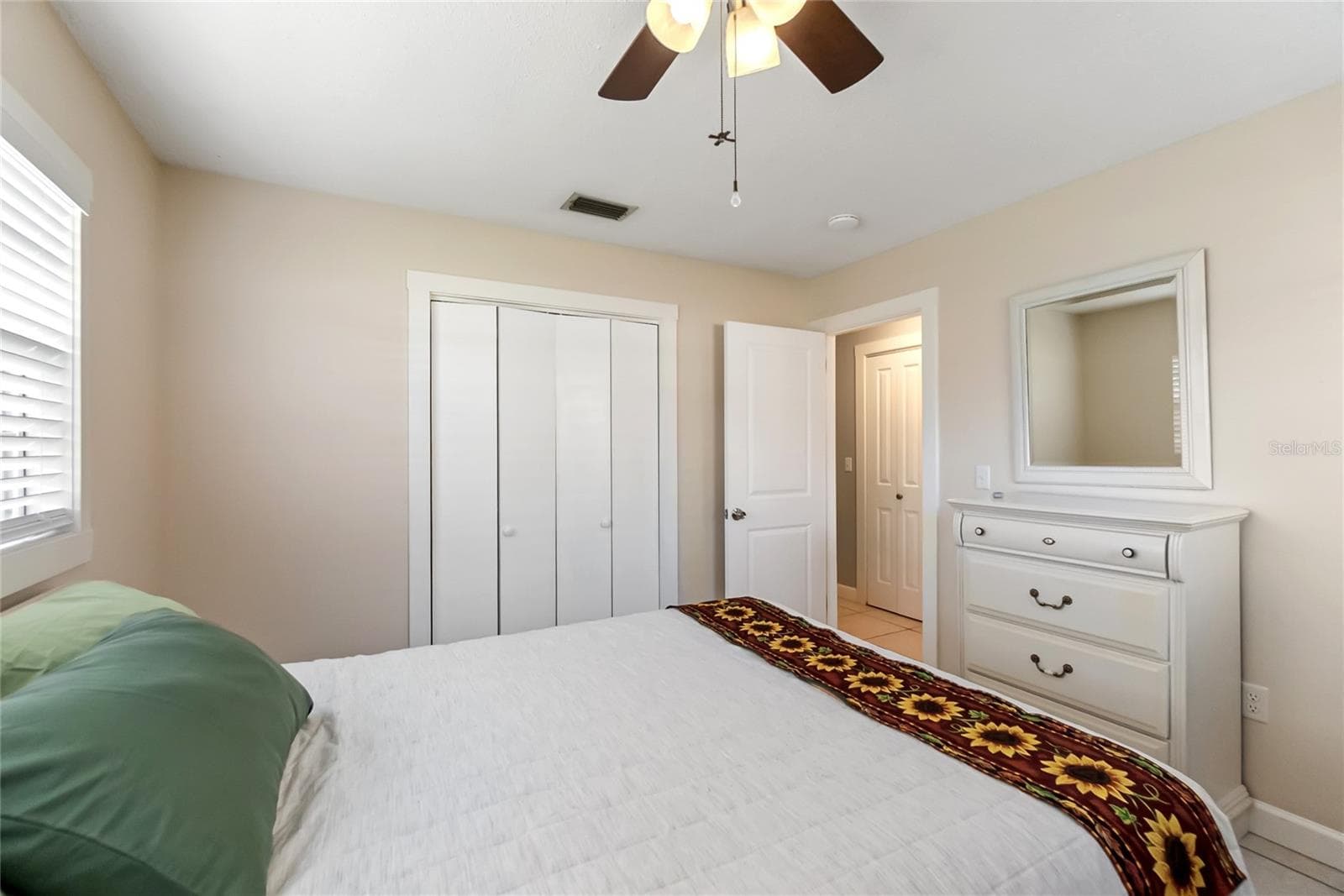 Condominium at 676 PARK CIR, BRADENTON, photo 12 of 27