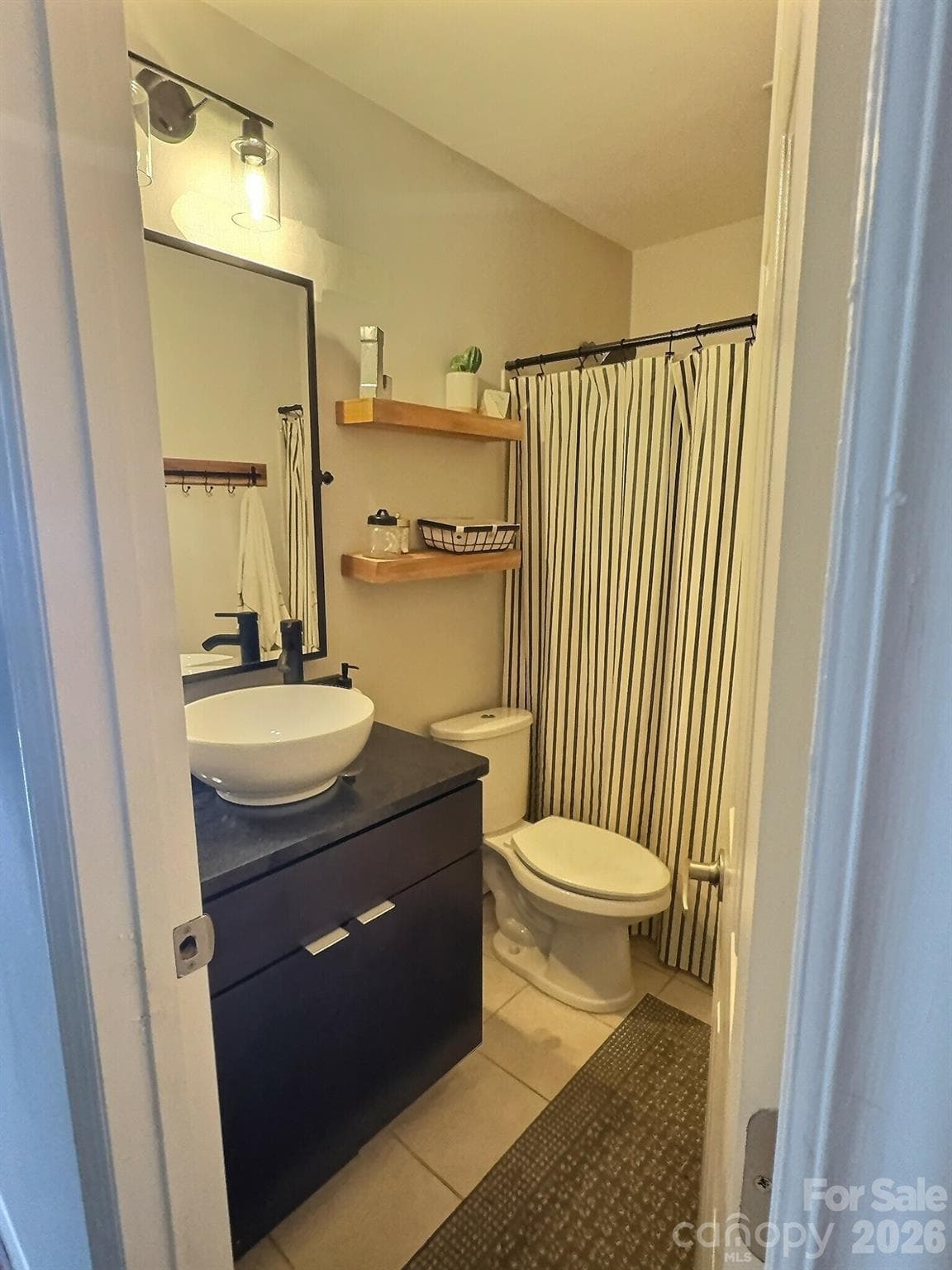 Condominium at 513 N Graham Street, Charlotte, photo 6 of 8