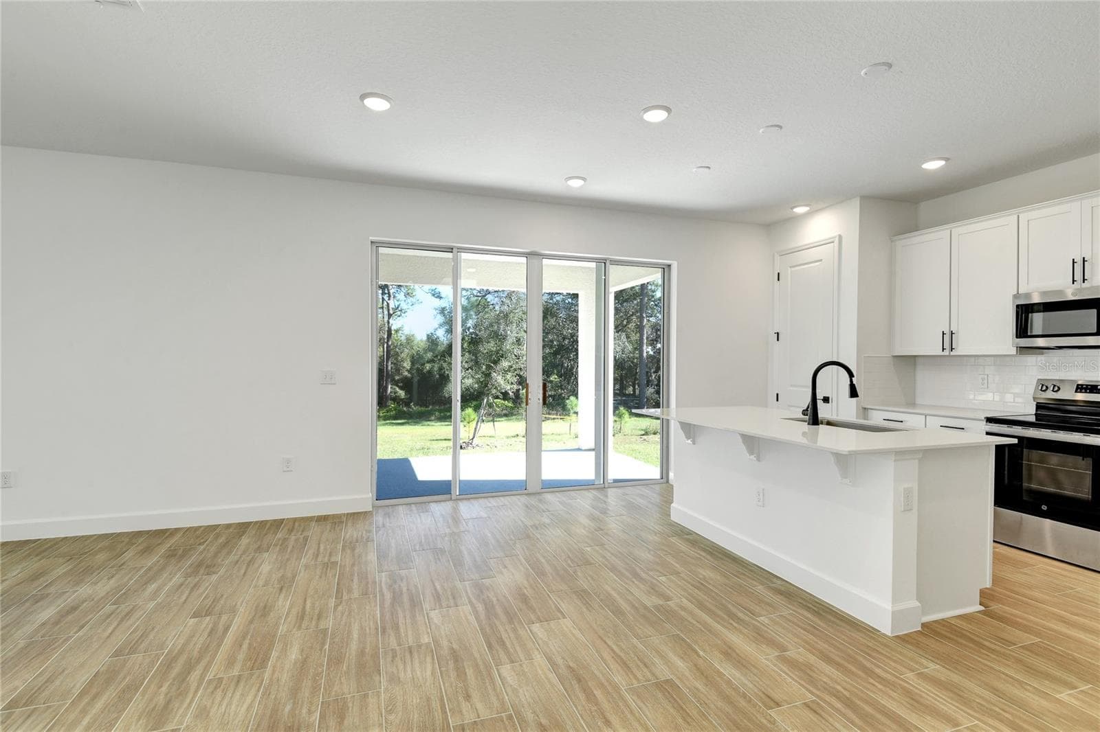 Single Family Residence at 1010 CLOUD RIDGE CT, MOUNT DORA, photo 7 of 19