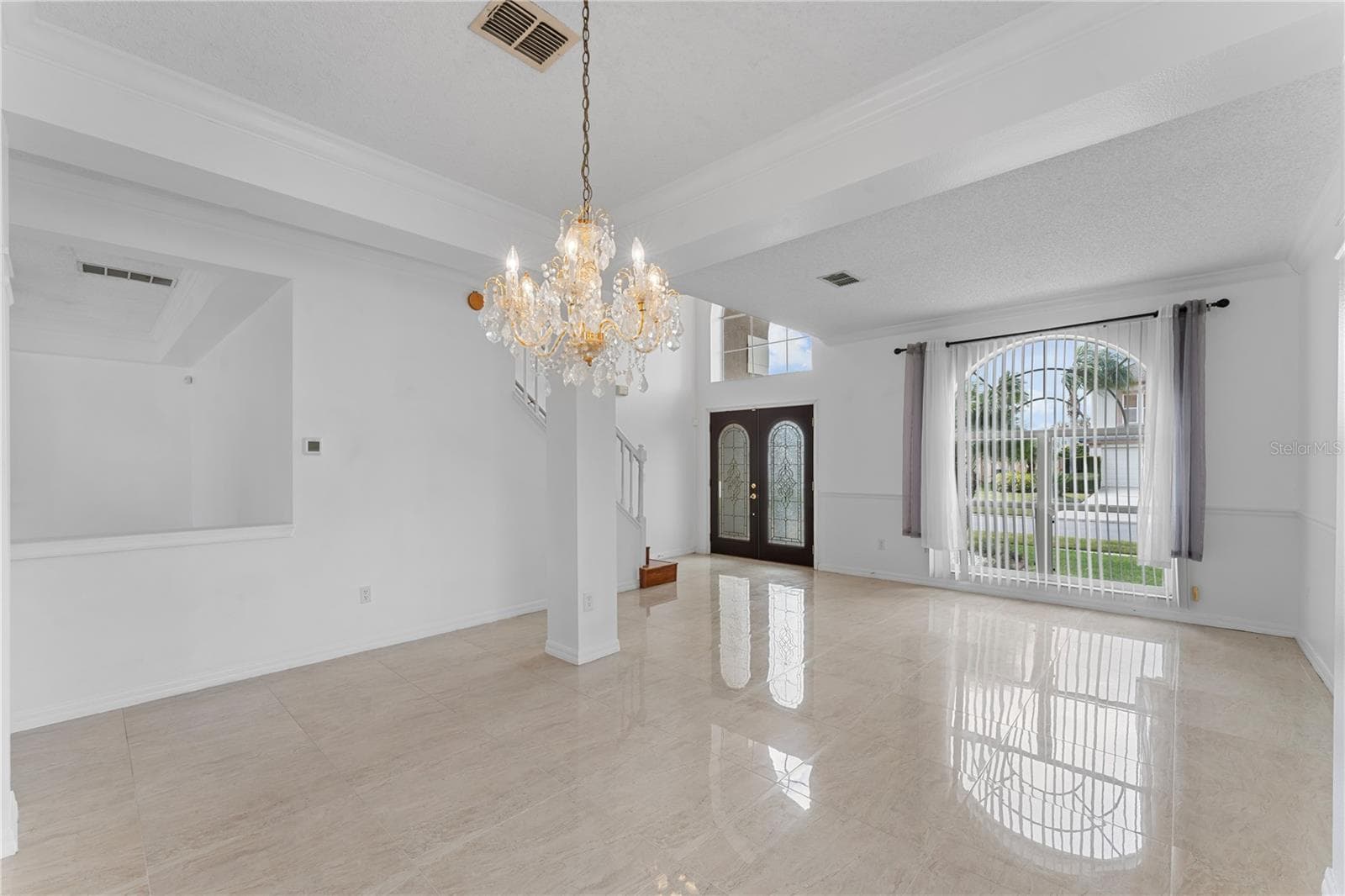 Single Family Residence at 617 LAKESCAPE CT, ORLANDO, photo 8 of 42