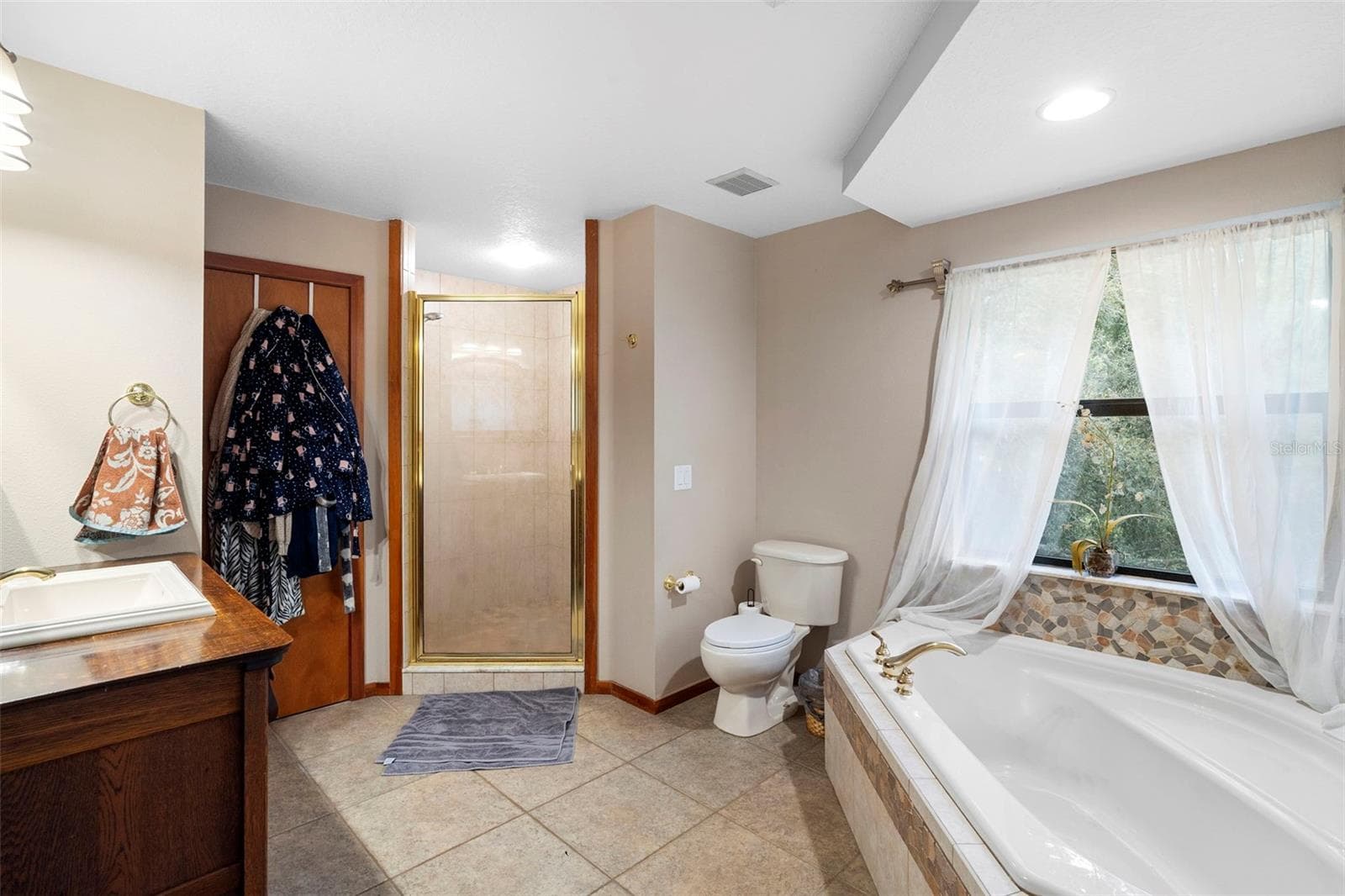 Second floor Full bath Main Home - 1268 MCGREGOR RD, DELAND