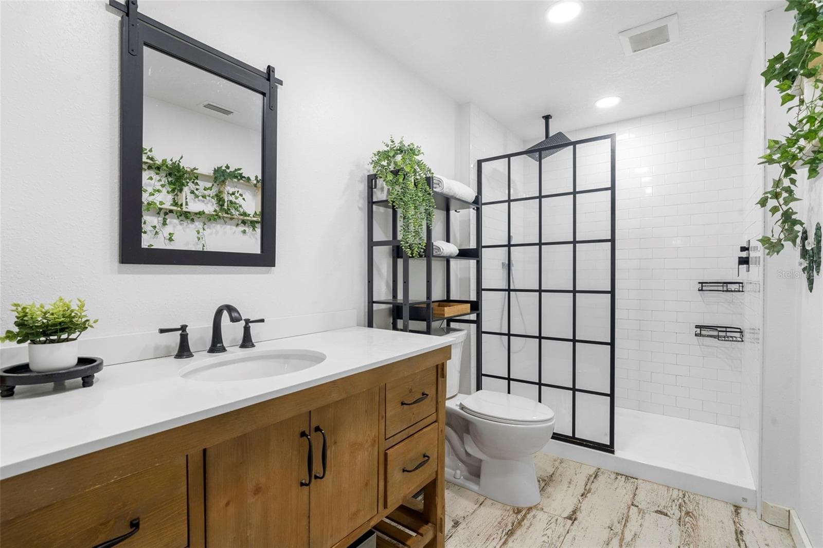Main home First Floor Full Bath - 1268 MCGREGOR RD, DELAND