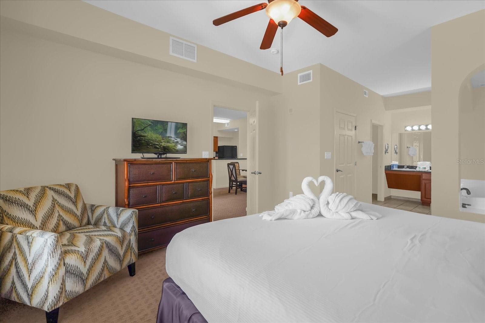Condo - Hotel at 8101 RESORT VILLAGE DR #31202, ORLANDO, photo 11 of 35