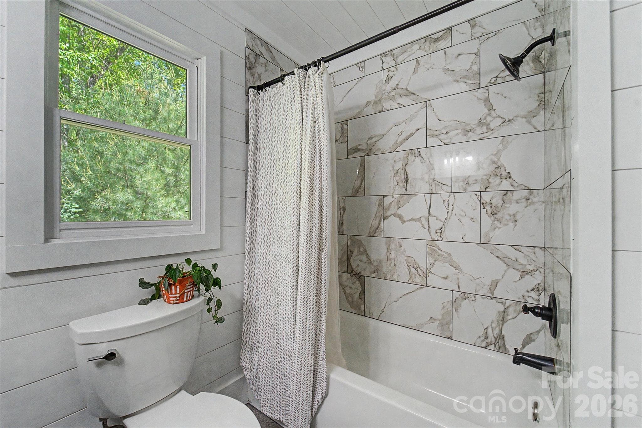 ensuite bathroom upstairs - 110 Wyoming Drive, Sylva