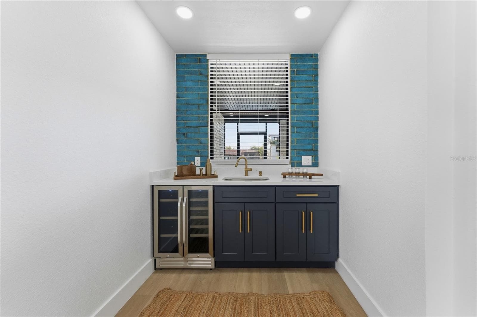 Wet bar off Family room - 3917 E EDEN ROC CIR, TAMPA