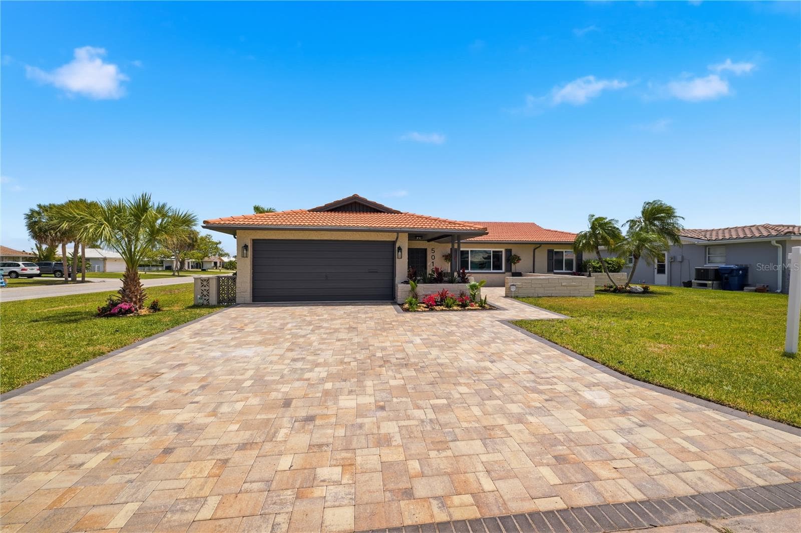 professional landscaping - 5016 DORY DR, NEW PORT RICHEY
