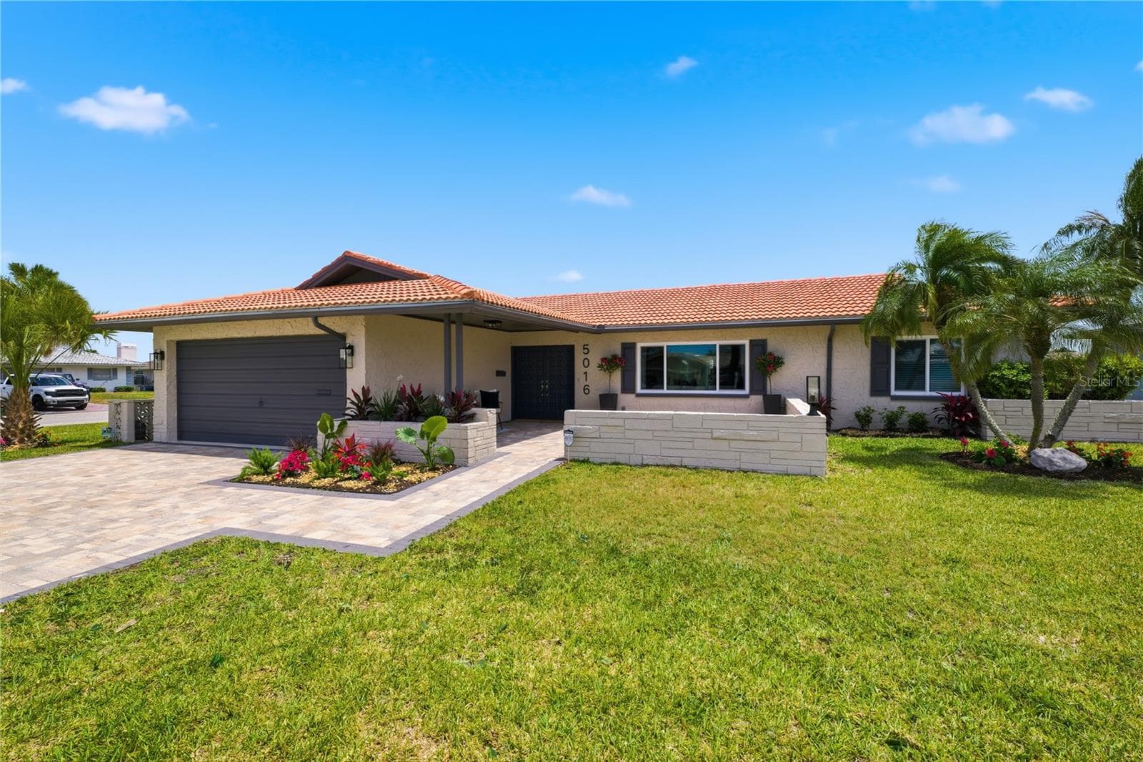 huge front yard - 5016 DORY DR, NEW PORT RICHEY