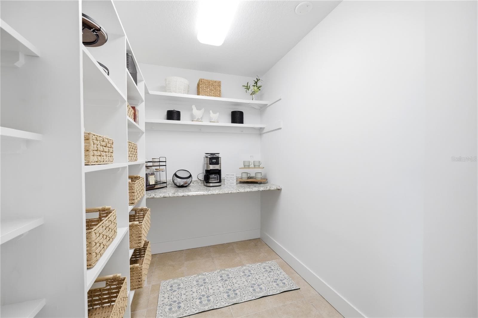 oversized walk in pantry with built in granite counter - 5016 DORY DR, NEW PORT RICHEY