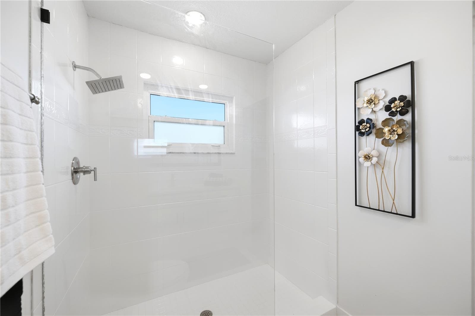 large walk in shower with custom glass insert - 5016 DORY DR, NEW PORT RICHEY