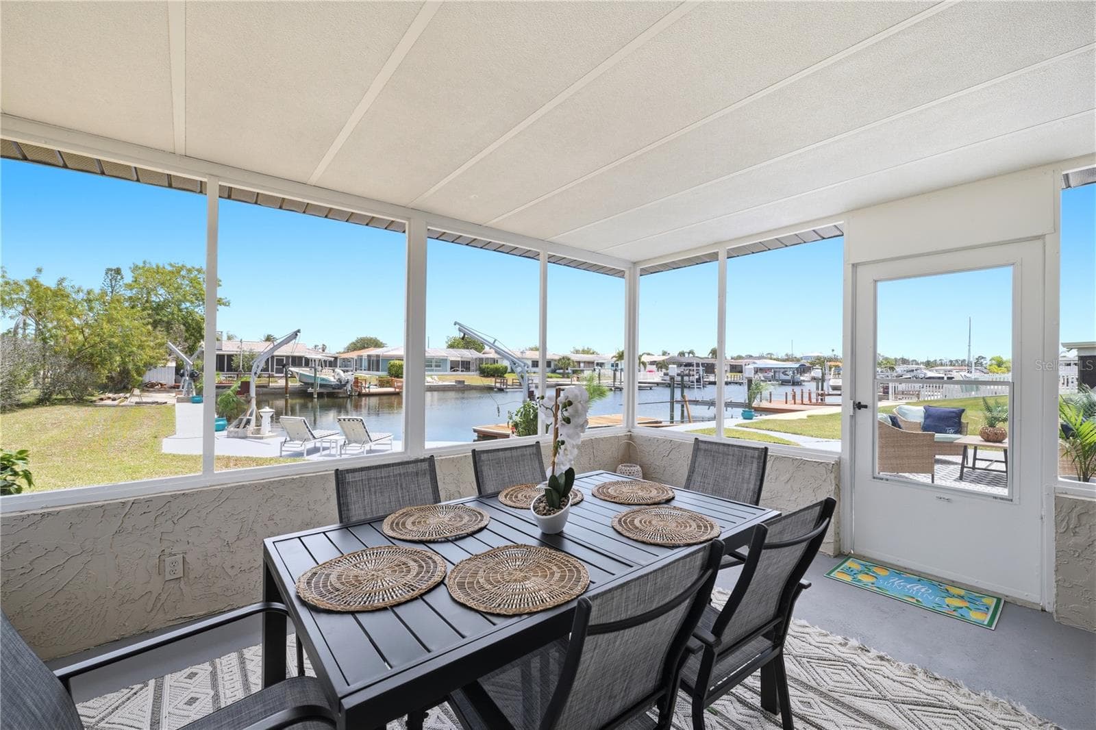 covered screen lanai with water views - 5016 DORY DR, NEW PORT RICHEY