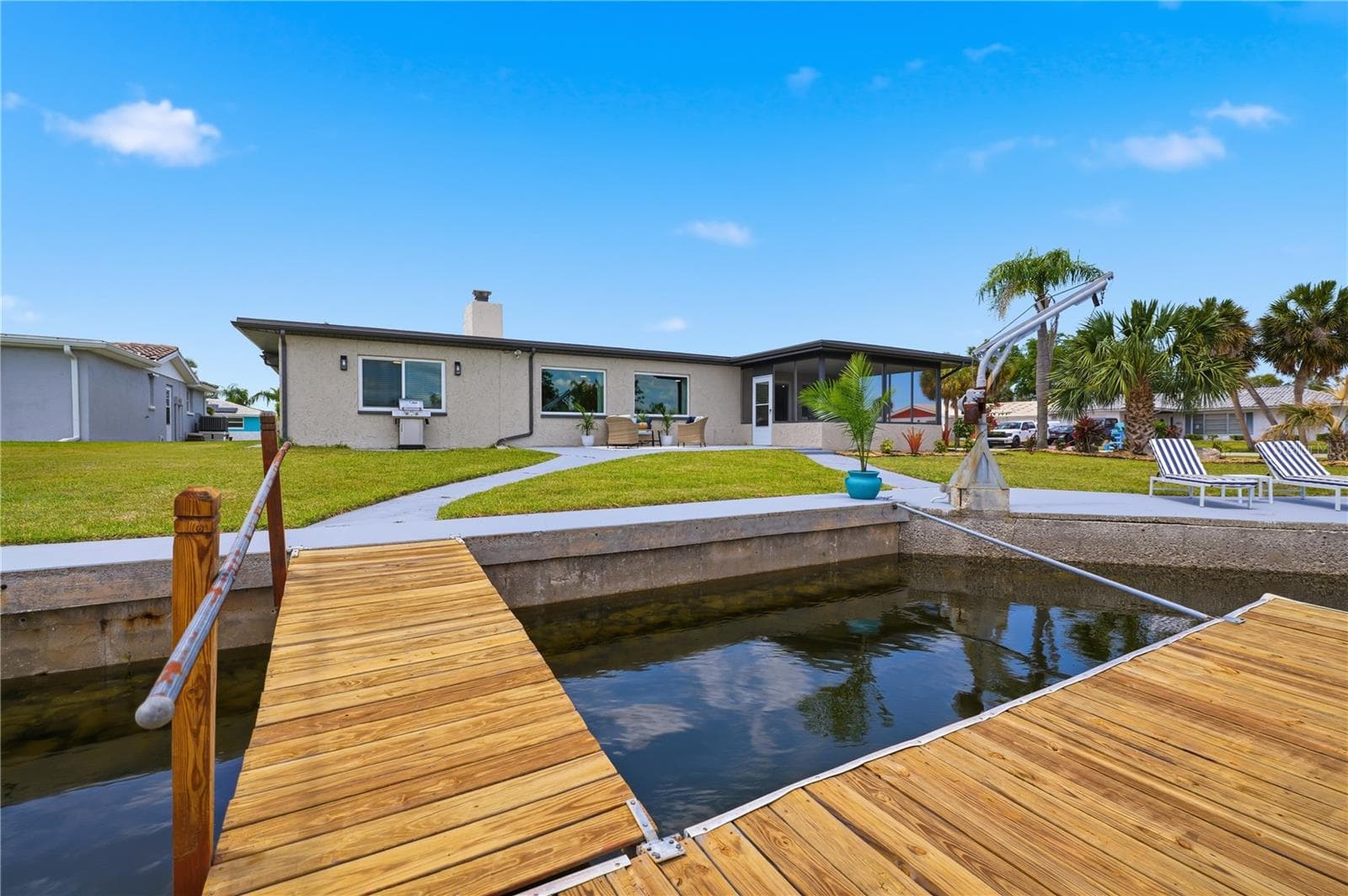 as you arrive home after a day of boating - 5016 DORY DR, NEW PORT RICHEY