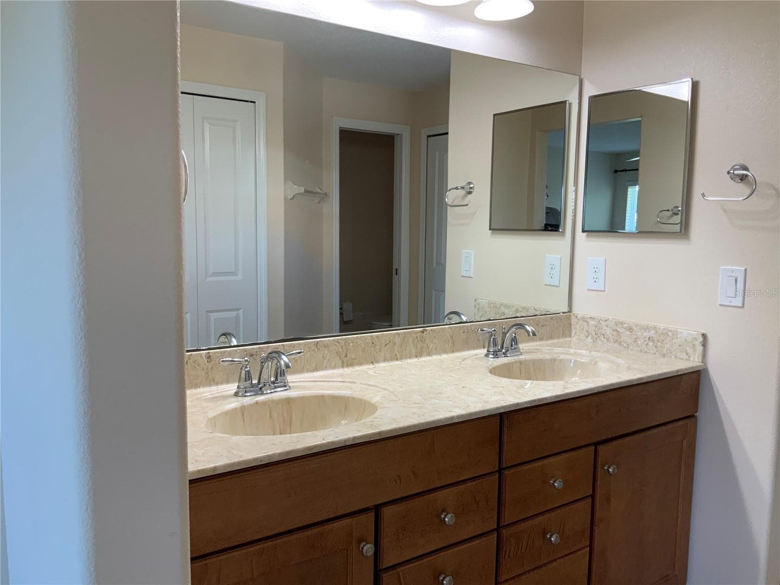 Single Family Residence at 27215 ROANOKE DR, LEESBURG, photo 13 of 15