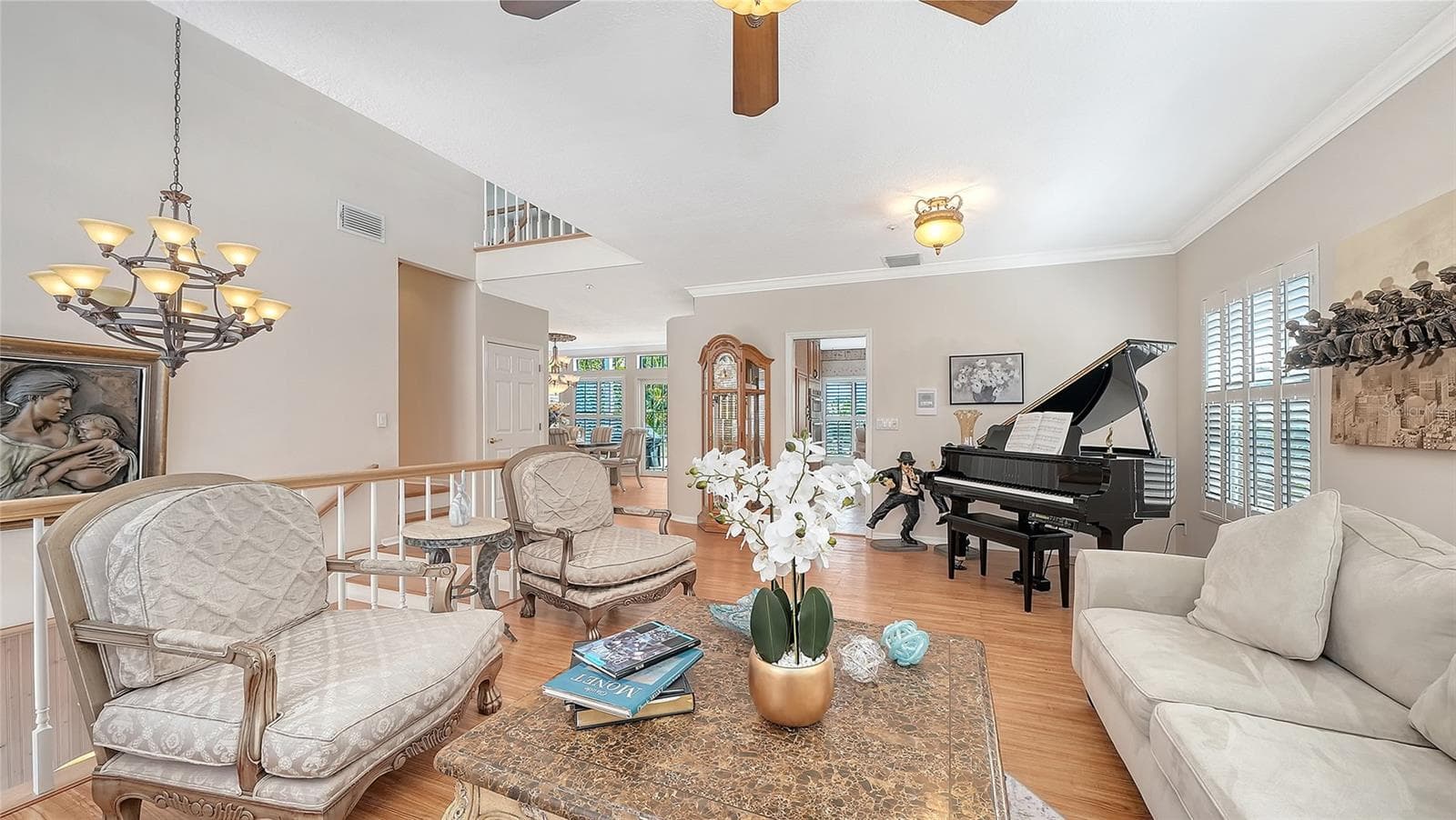 Spacious living room welcomes entertaining! - 3040 GULF OF MEXICO DR #3, LONGBOAT KEY