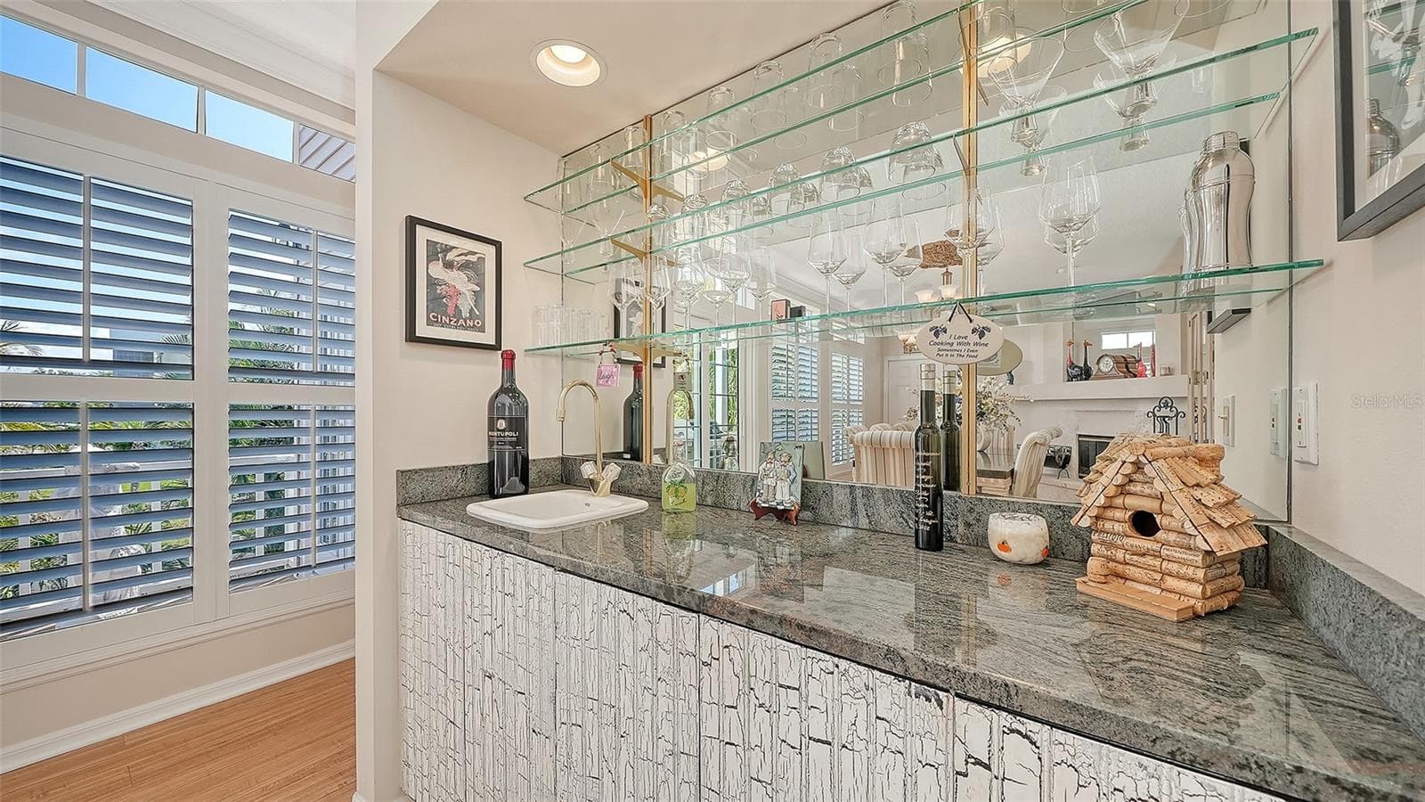 Everyone wants to hang out next to the wetbar, perfect for entertaining all those island visitors! - 3040 GULF OF MEXICO DR #3, LONGBOAT KEY