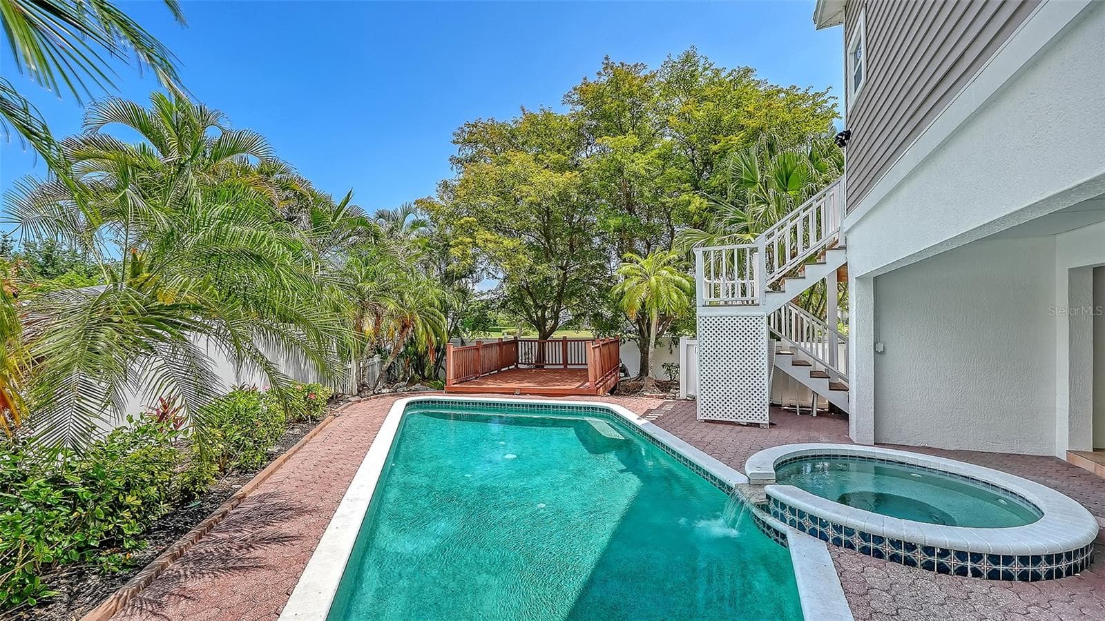 Don't miss out on a dip in the pool and hot tub! - 3040 GULF OF MEXICO DR #3, LONGBOAT KEY