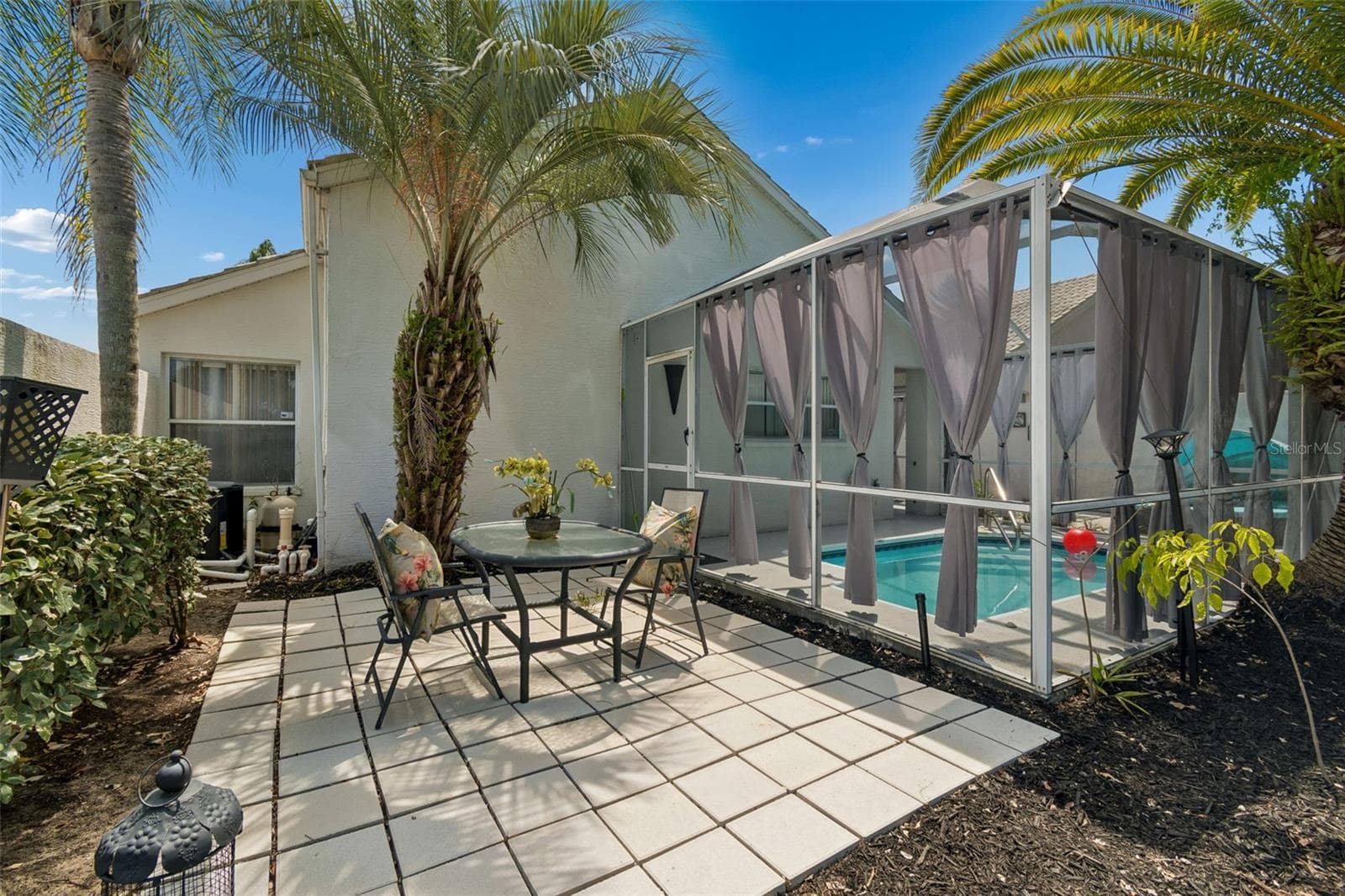 TROPICAL SETTING - 10491 CASA GRANDE CIR, SPRING HILL
