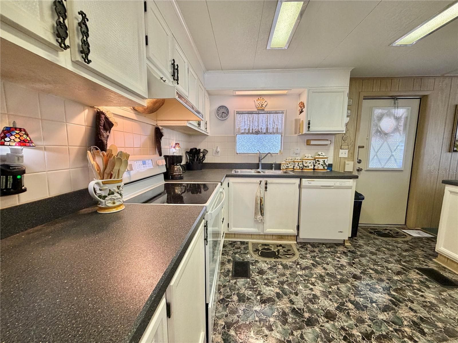 Manufactured Home at 100 MARIGOLD ST, LEESBURG, photo 25 of 67