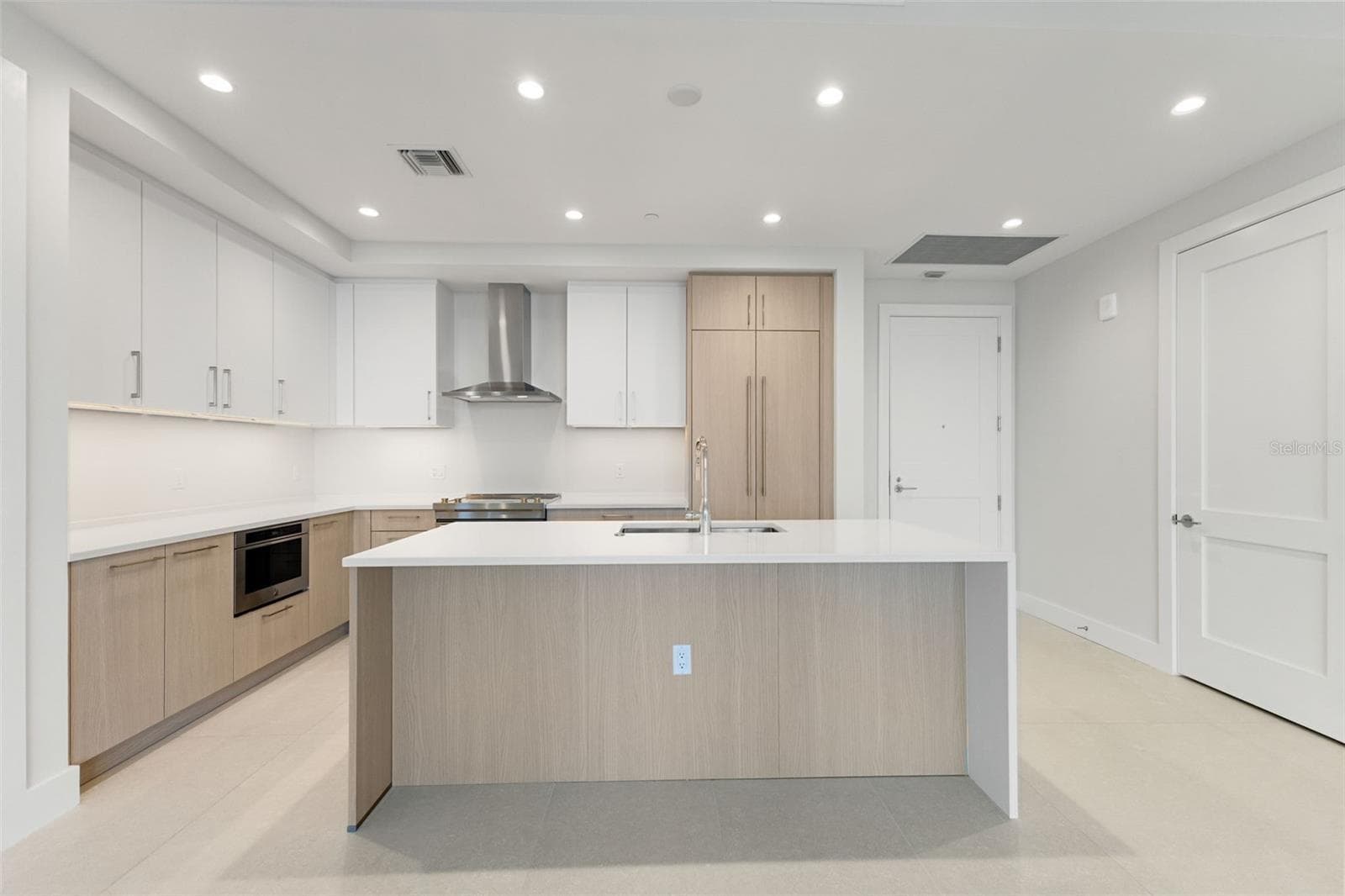Condominium at 275 1ST AVE S #2308, ST PETERSBURG, photo 5 of 48