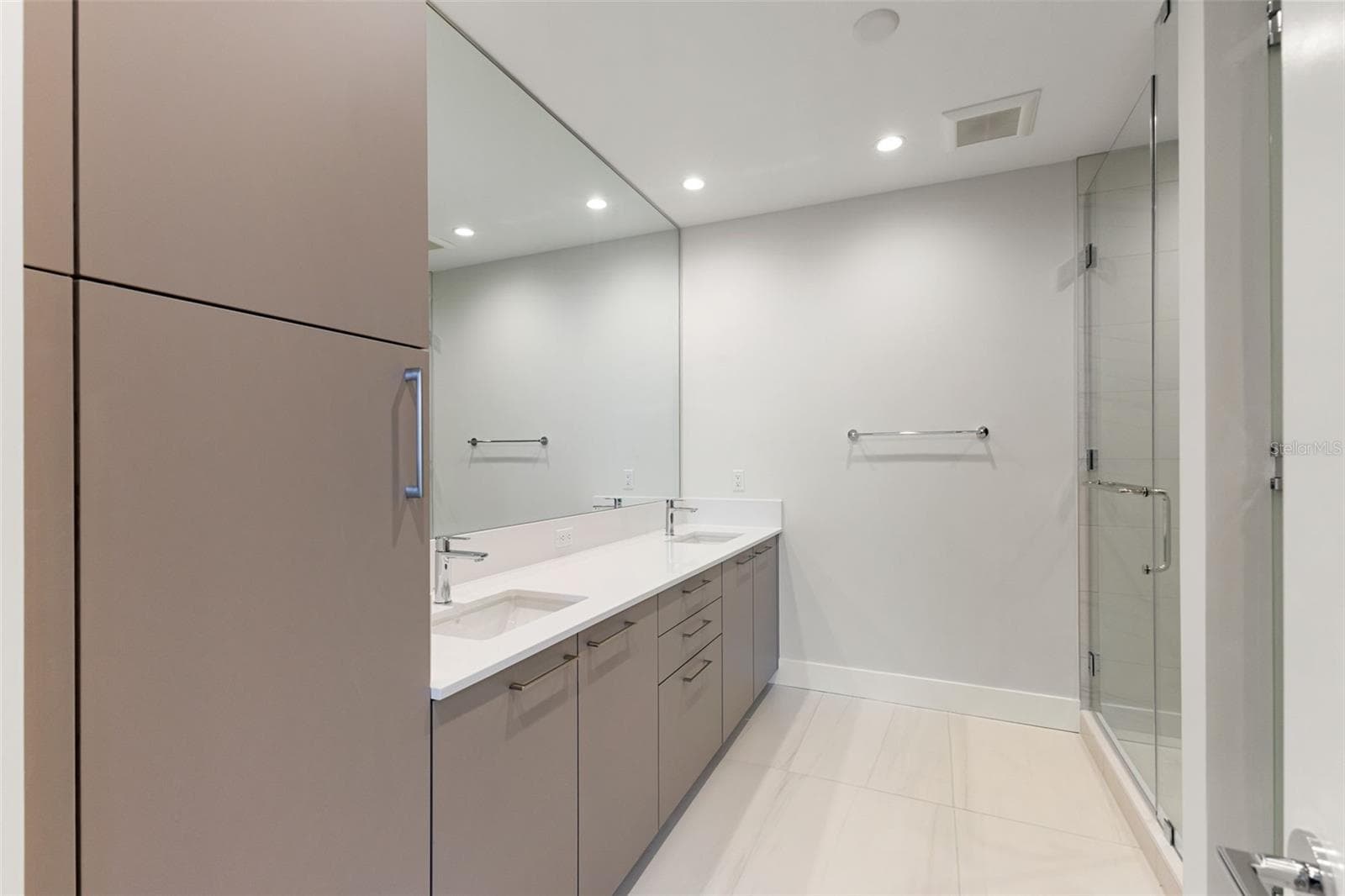 Condominium at 275 1ST AVE S #2308, ST PETERSBURG, photo 13 of 48