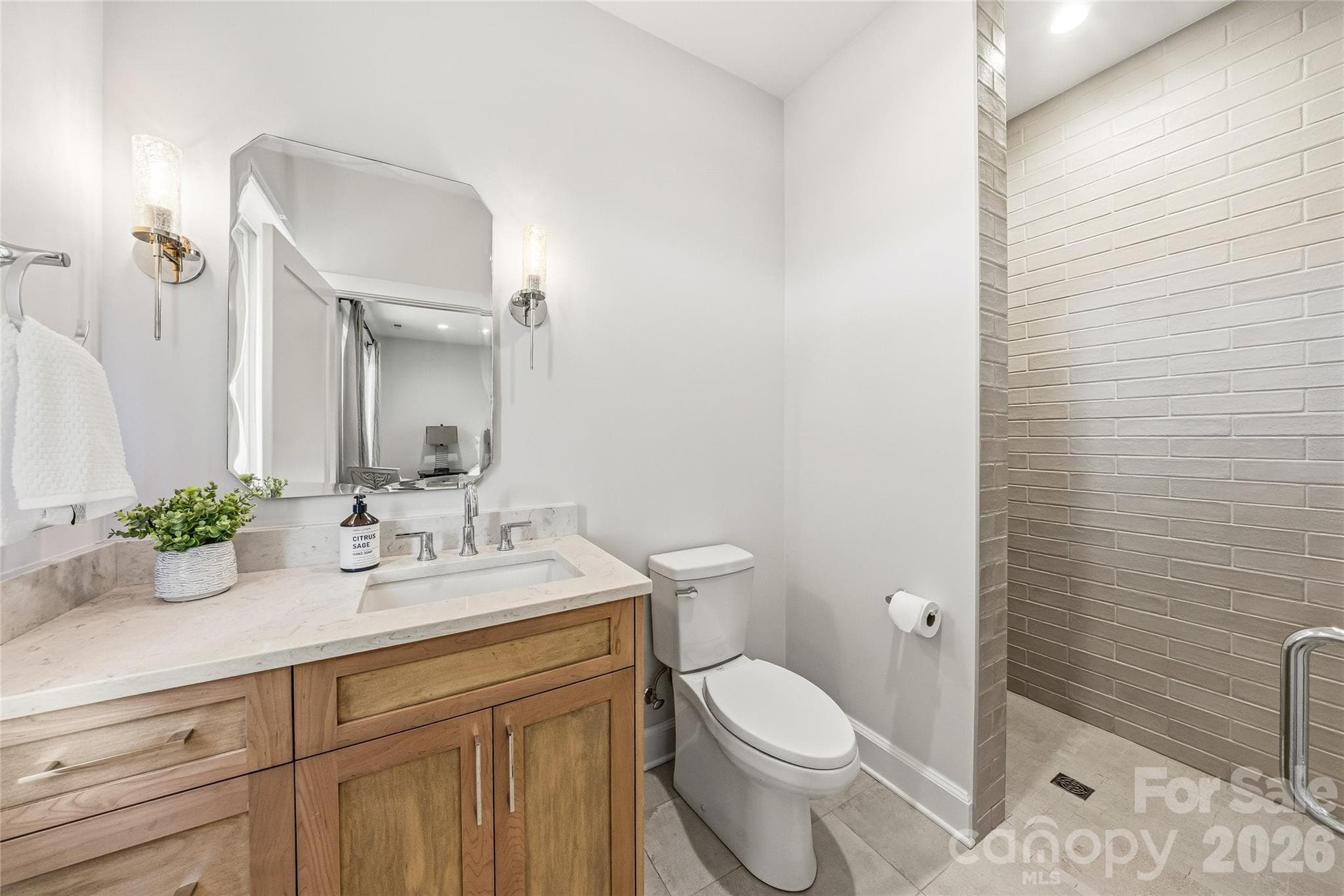 Terrace level en-suite bath - 162 Riverbend Forest Drive, Asheville