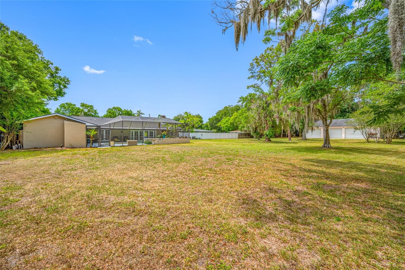Back Yard - 15314 LAKE MAGDALENE BLVD, TAMPA