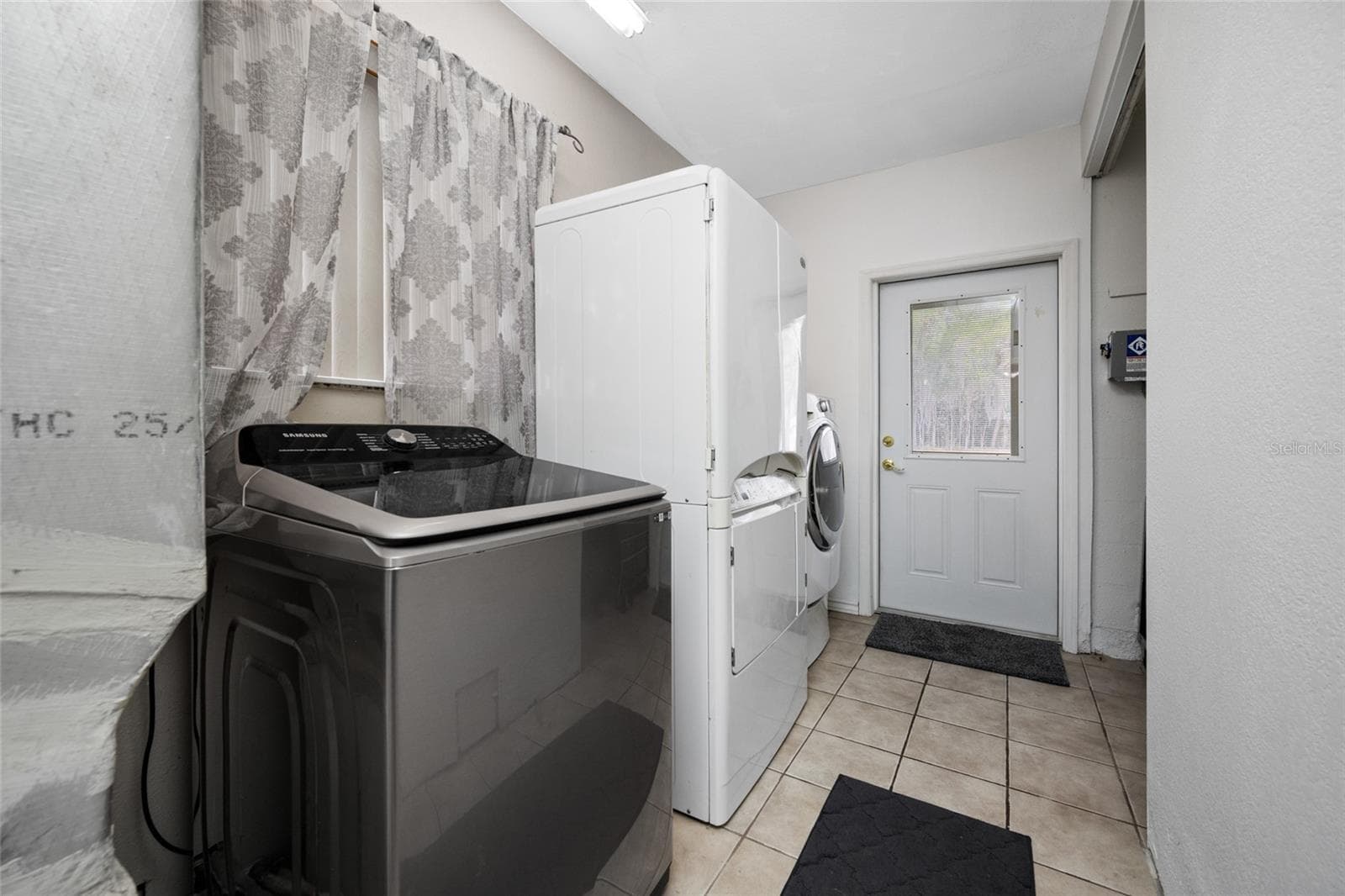 Laundry - 15314 LAKE MAGDALENE BLVD, TAMPA