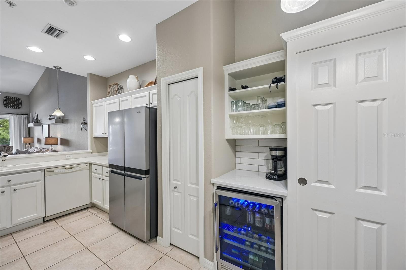 KITCHEN WITH STAINLESS APPLIANCES AND BEER & WINE BAR BUILT IN - 1003 FAIRWAYCOVE LN #201, BRADENTON